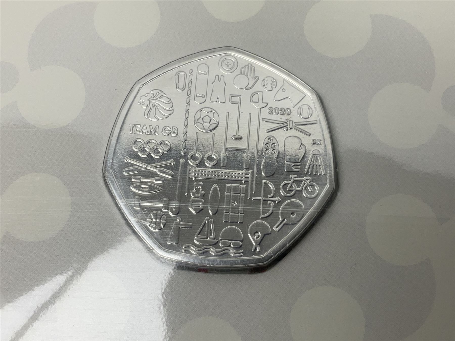 Twelve The Royal Mint United Kingdom brilliant uncirculated fifty pence coins - Image 3 of 13