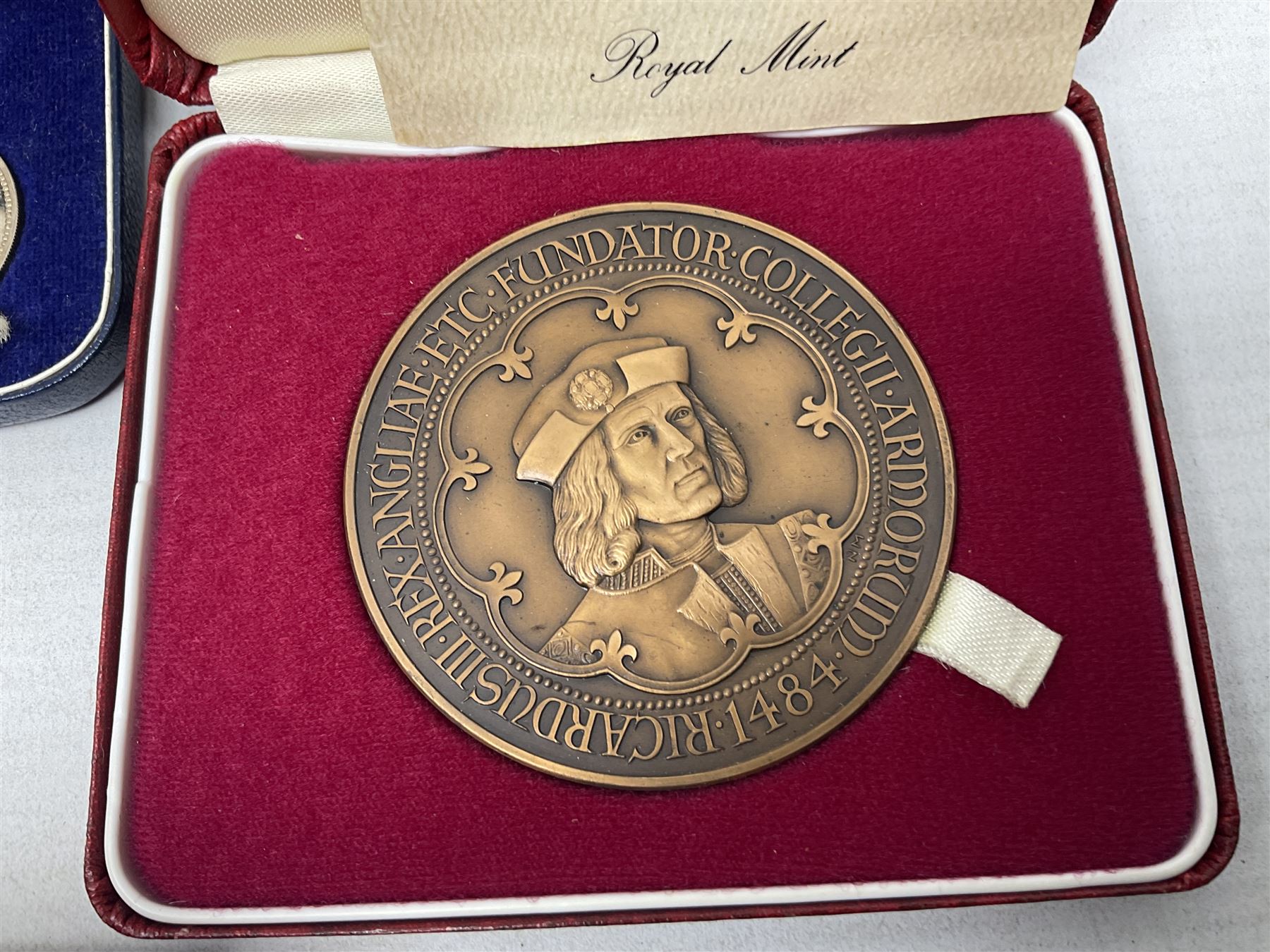 Commemorative coins and medallions - Image 10 of 11