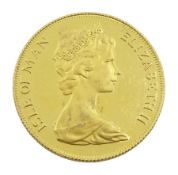 Queen Elizabeth II Isle of Man 1977 gold full sovereign coin
