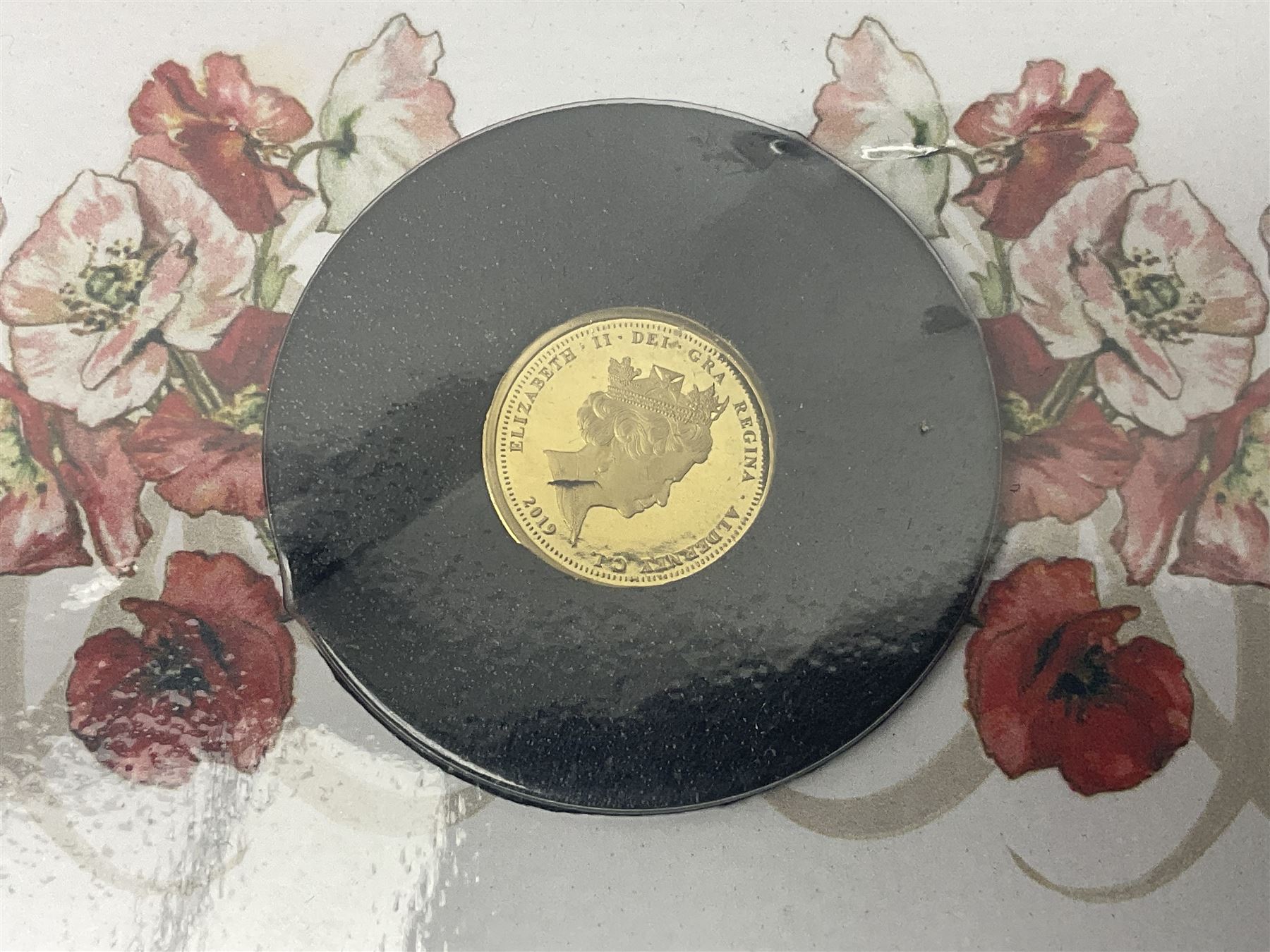 Queen Elizabeth II 2019 'Centenary of Remembrance' gold coin cover and a 'Centenary of Remembrance D - Image 2 of 7
