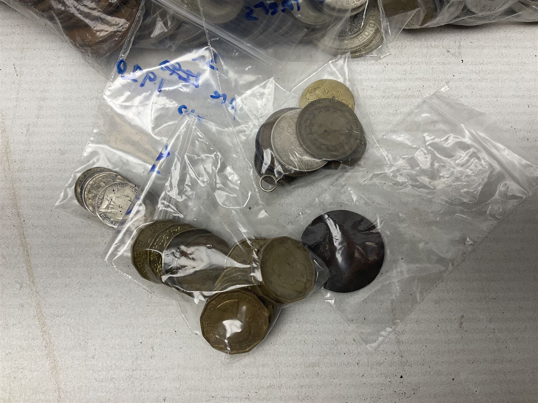 Coins including approximately 610 grams of Great British pre-1947 silver coins - Image 3 of 8