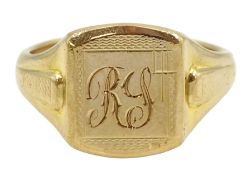 9ct gold signet ring with engraved R S initials