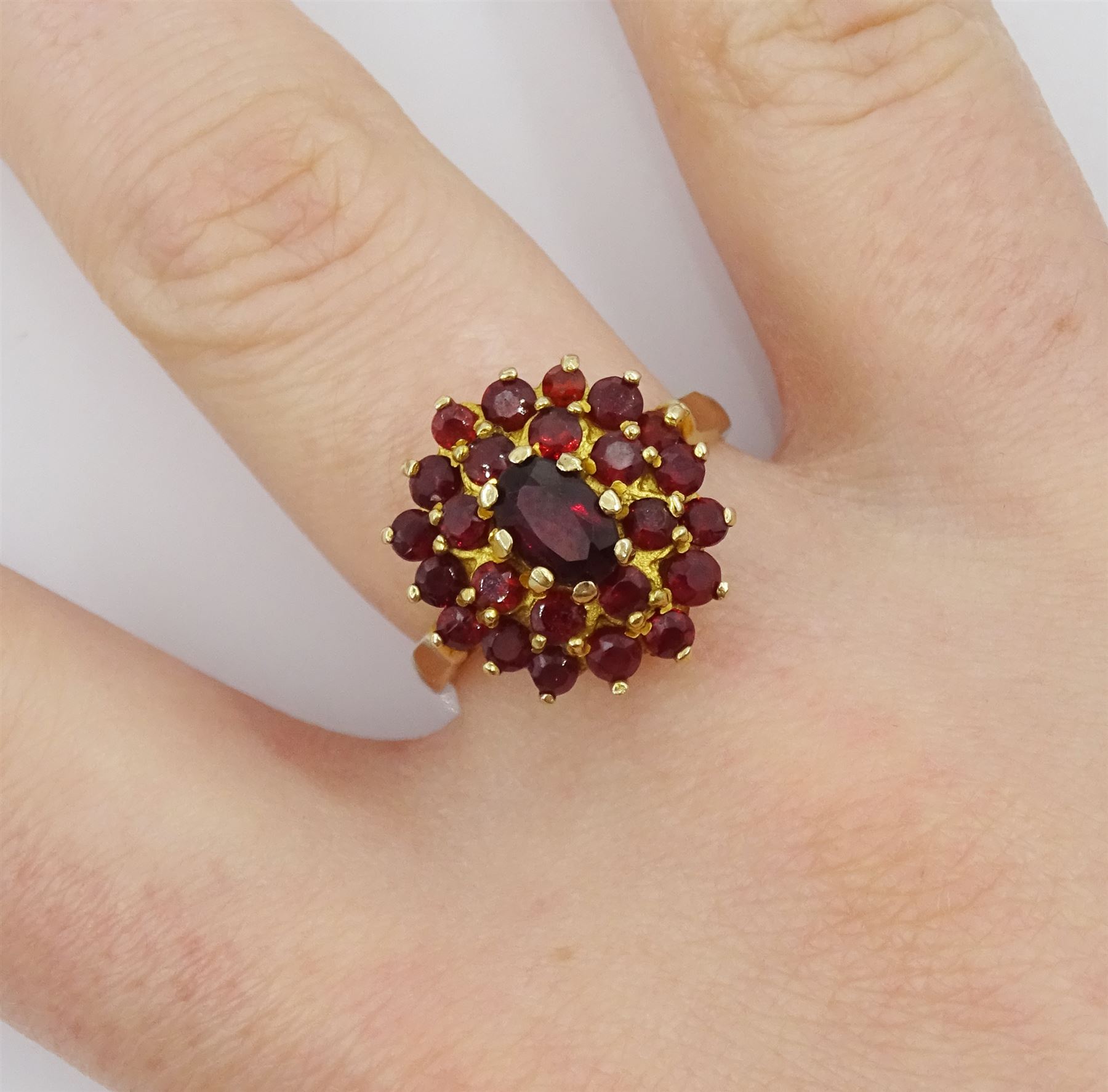 Gold oval and round garnet cluster ring - Image 2 of 4