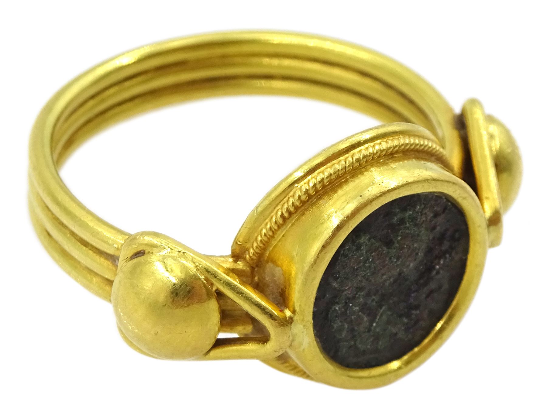 21ct gold carved stone set Egyptian ring - Image 3 of 4