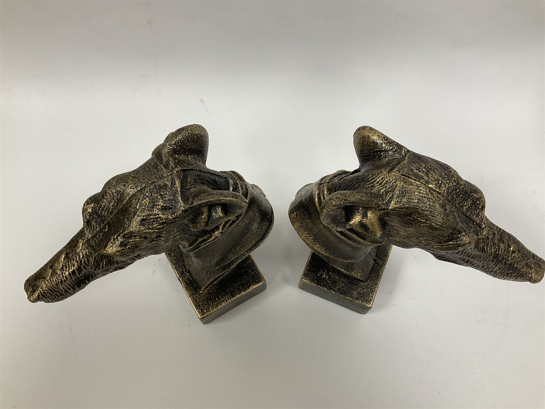 Pair of bronzed cast iron greyhound busts on plinths - Bild 3 aus 4