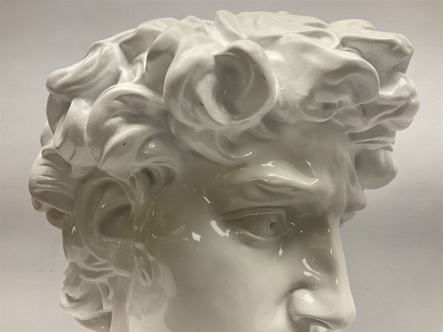 Large bust of Michelangelo's David in glossy white finish - Image 2 of 10