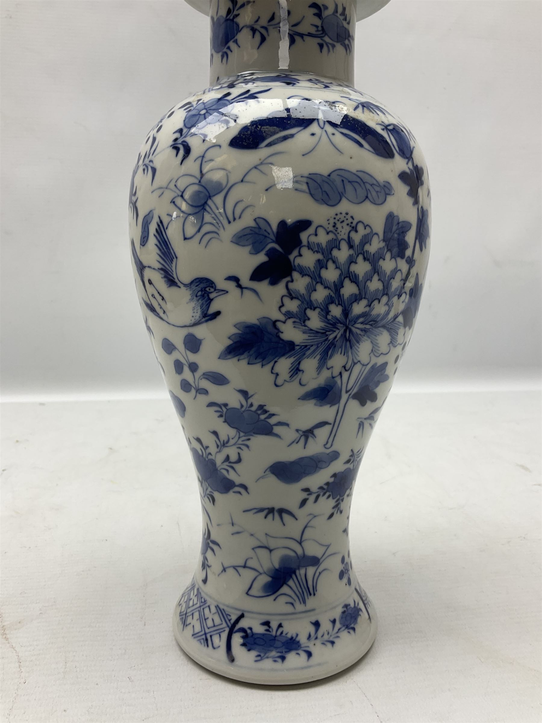 Chinese blue and white vase - Image 8 of 9