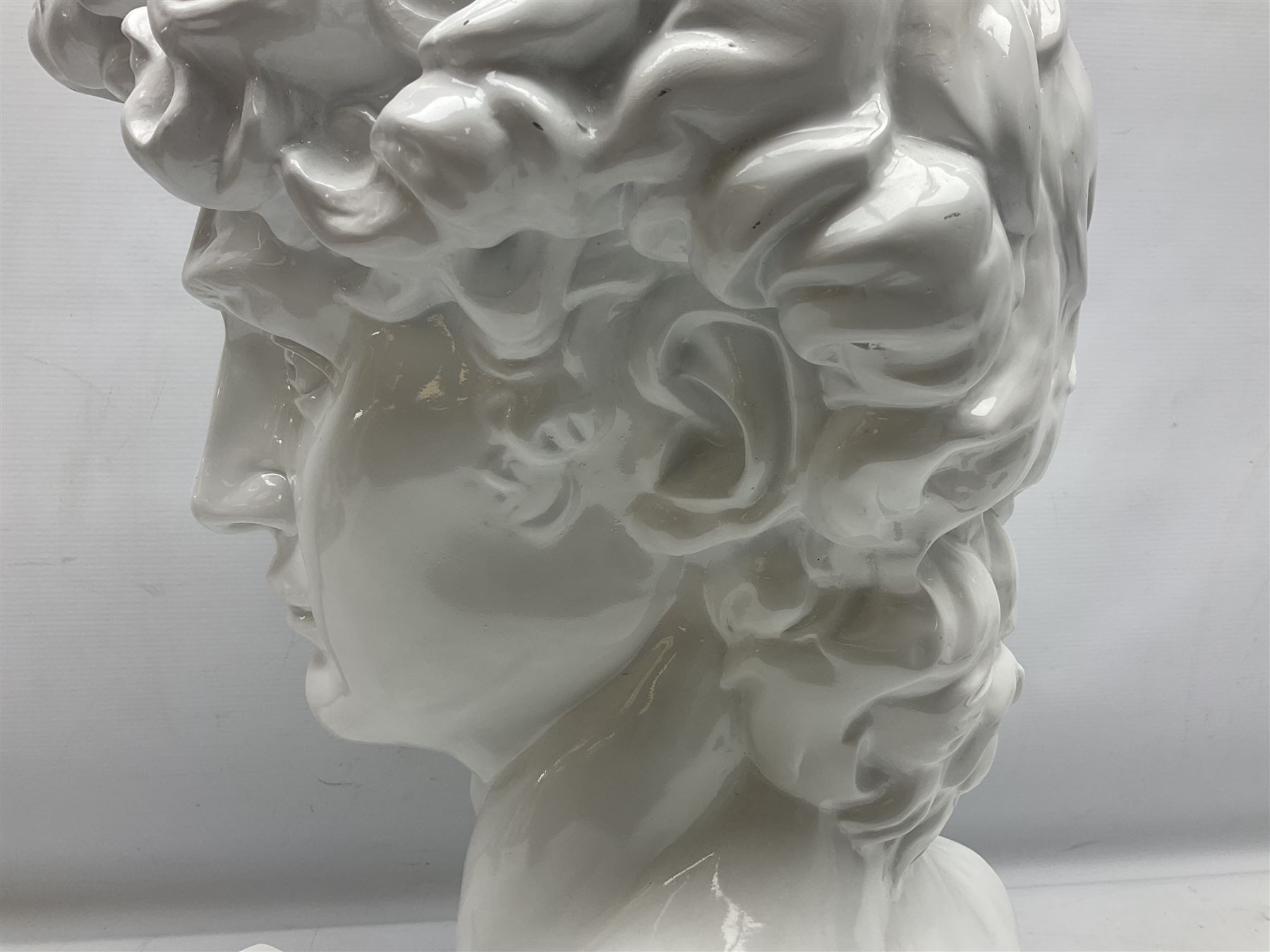 Large bust of Michelangelo's David in glossy white finish - Image 5 of 10