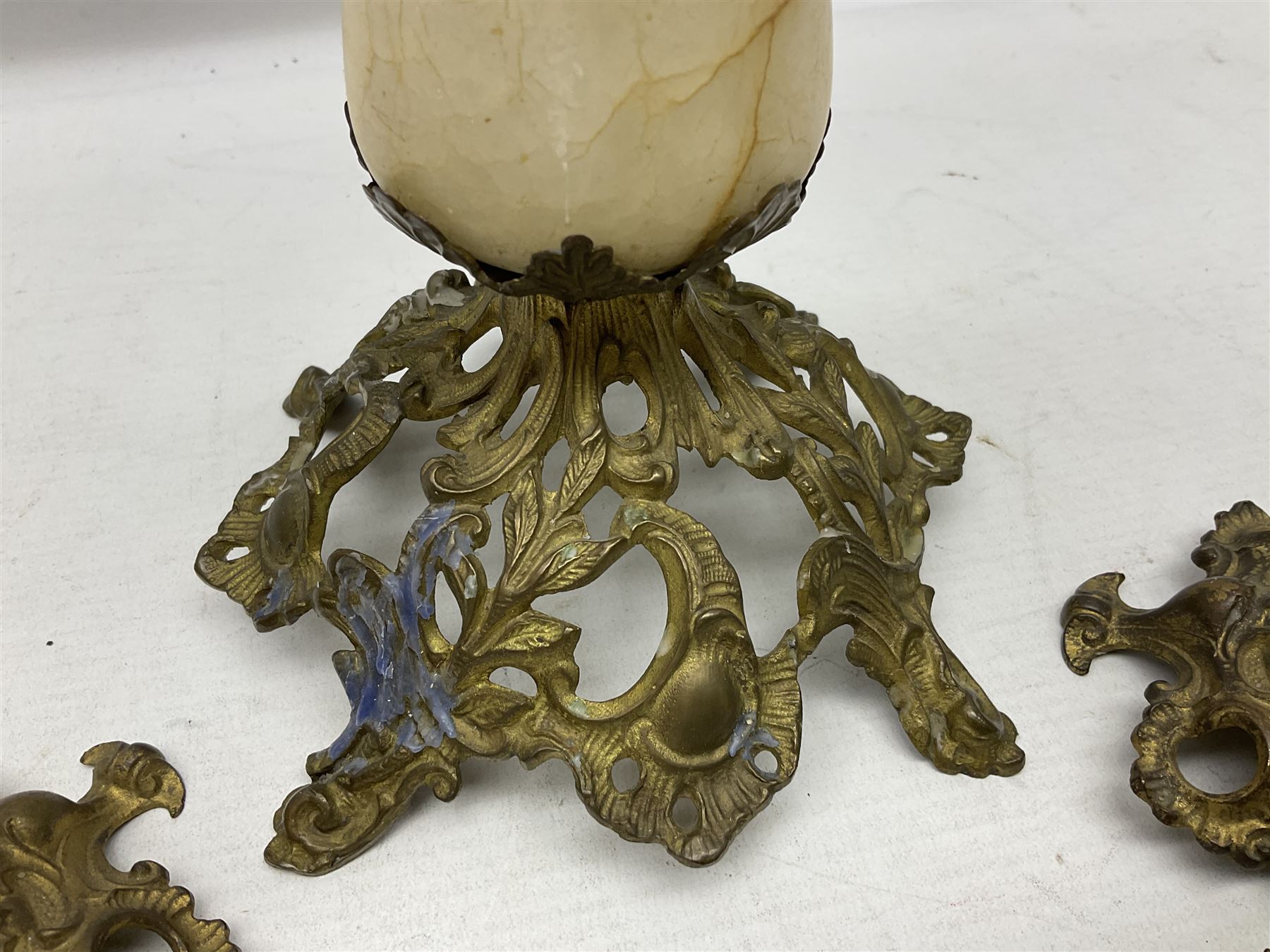 French brass and marble four branch candelabra - Image 7 of 13