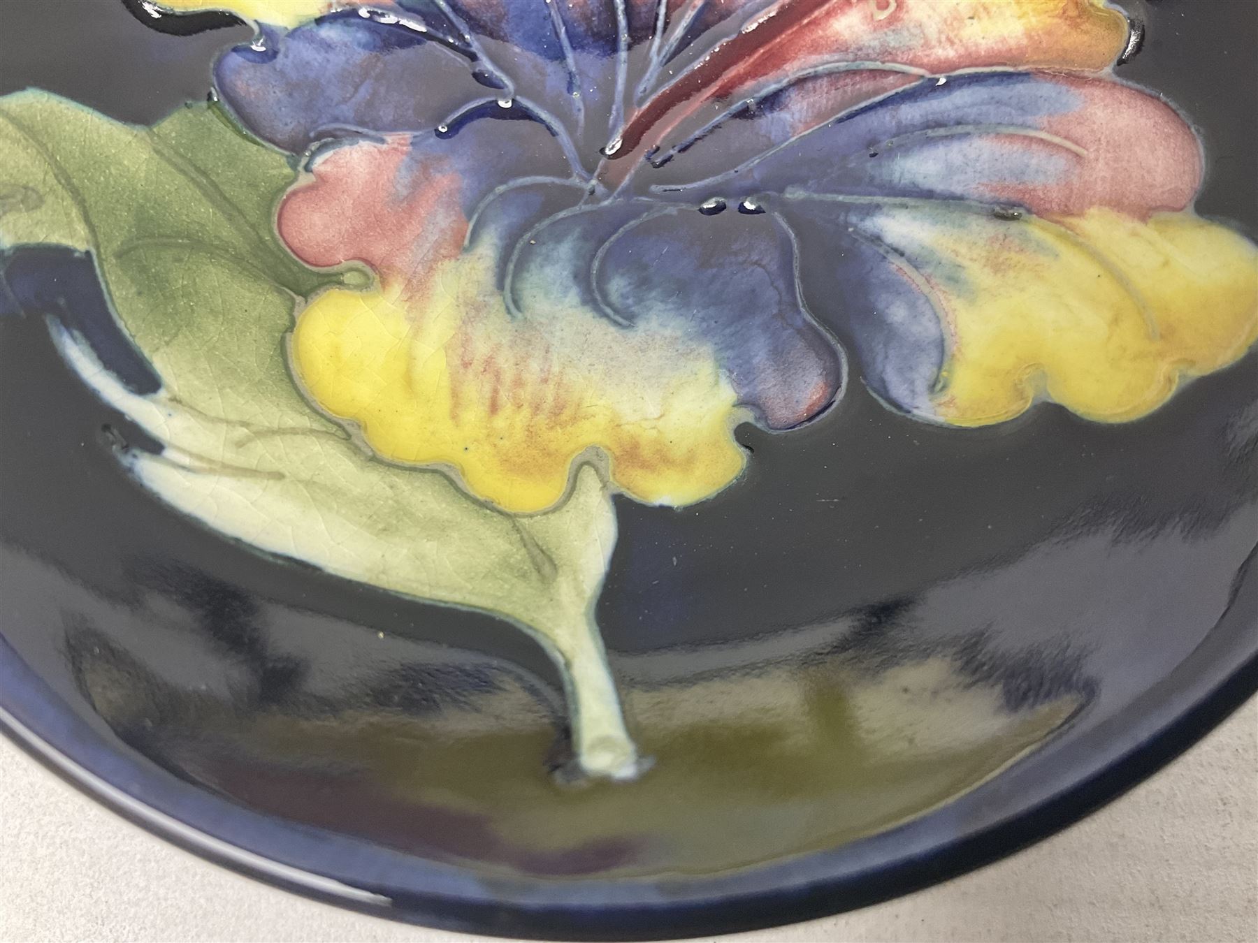 Moocroft small footed circular dish decorated in the Hibiscus pattern upon cobalt blue ground - Image 8 of 9