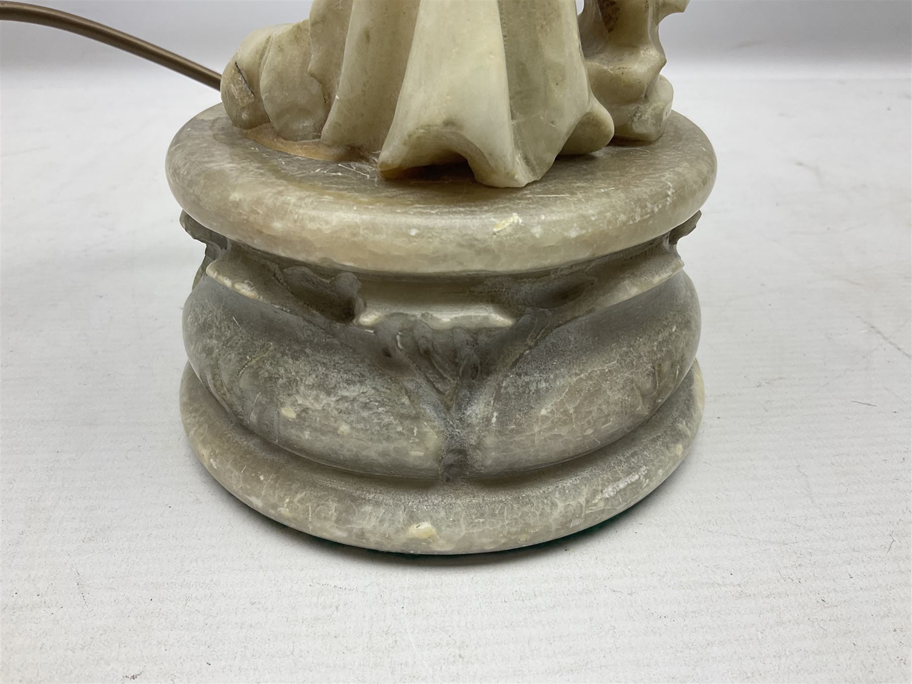 Carved soapstone lamp of Quan Yin on a lotus base - Bild 13 aus 15