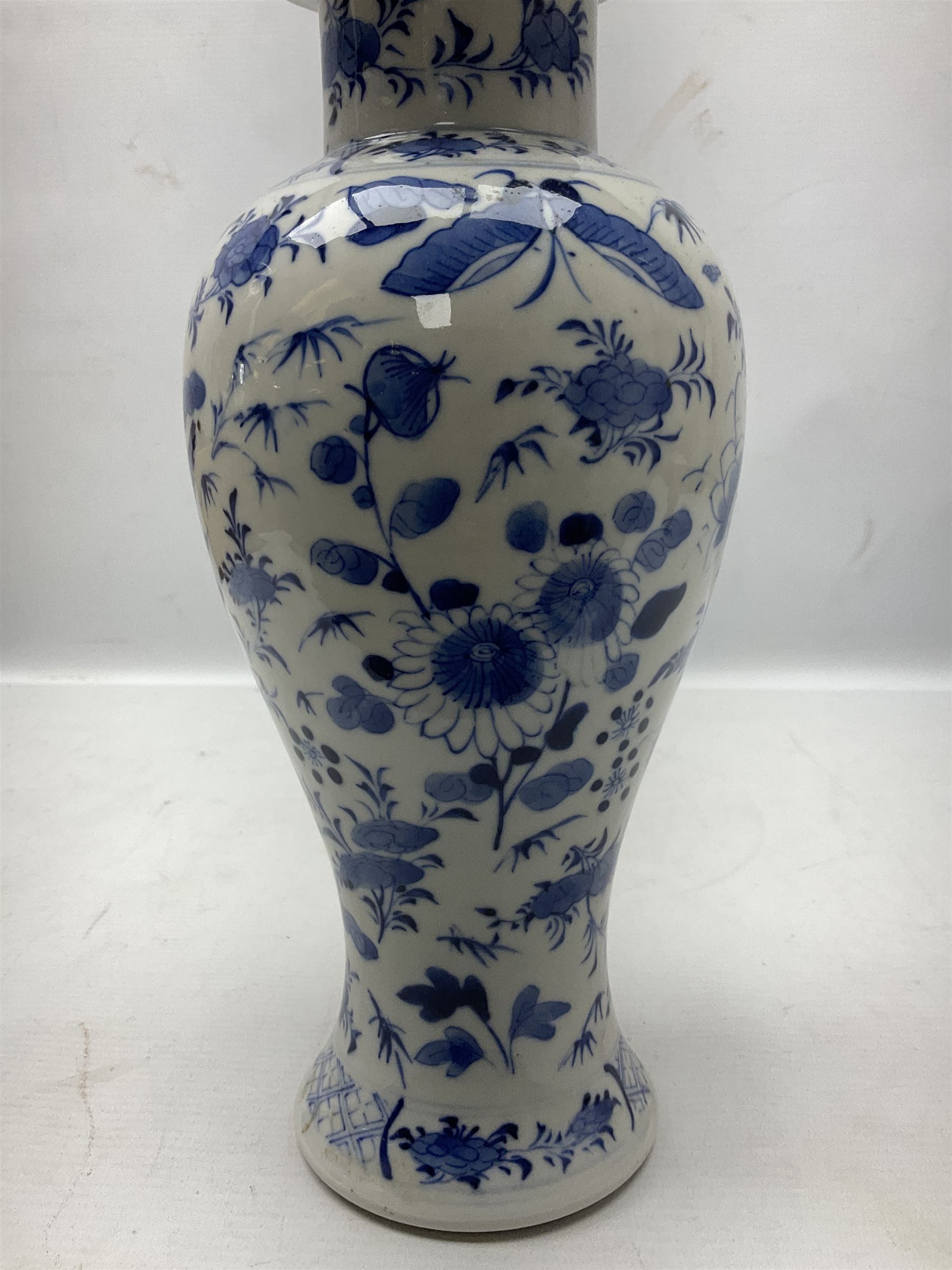 Chinese blue and white vase - Image 5 of 9