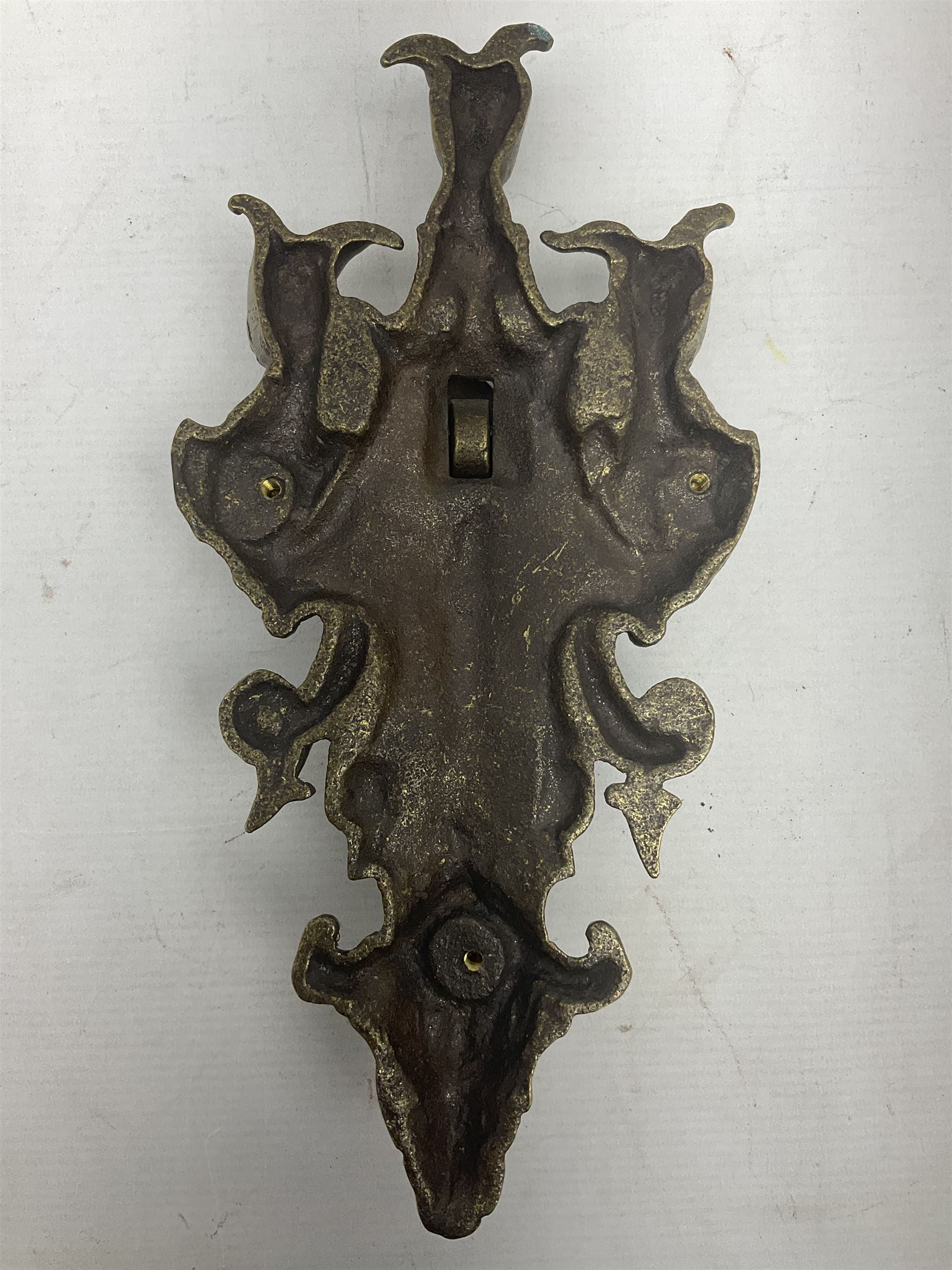 Gothic style cast brass door knocker - Image 8 of 9