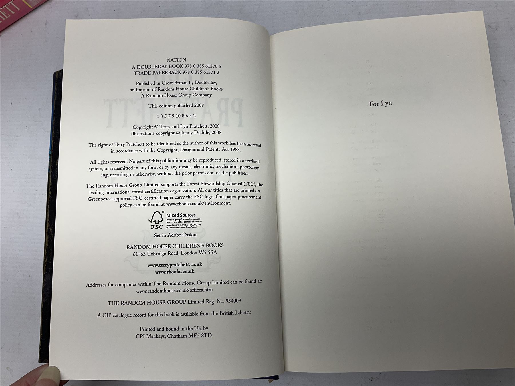 Collection of twenty-three hardback Terry Pratchett books - Image 7 of 18