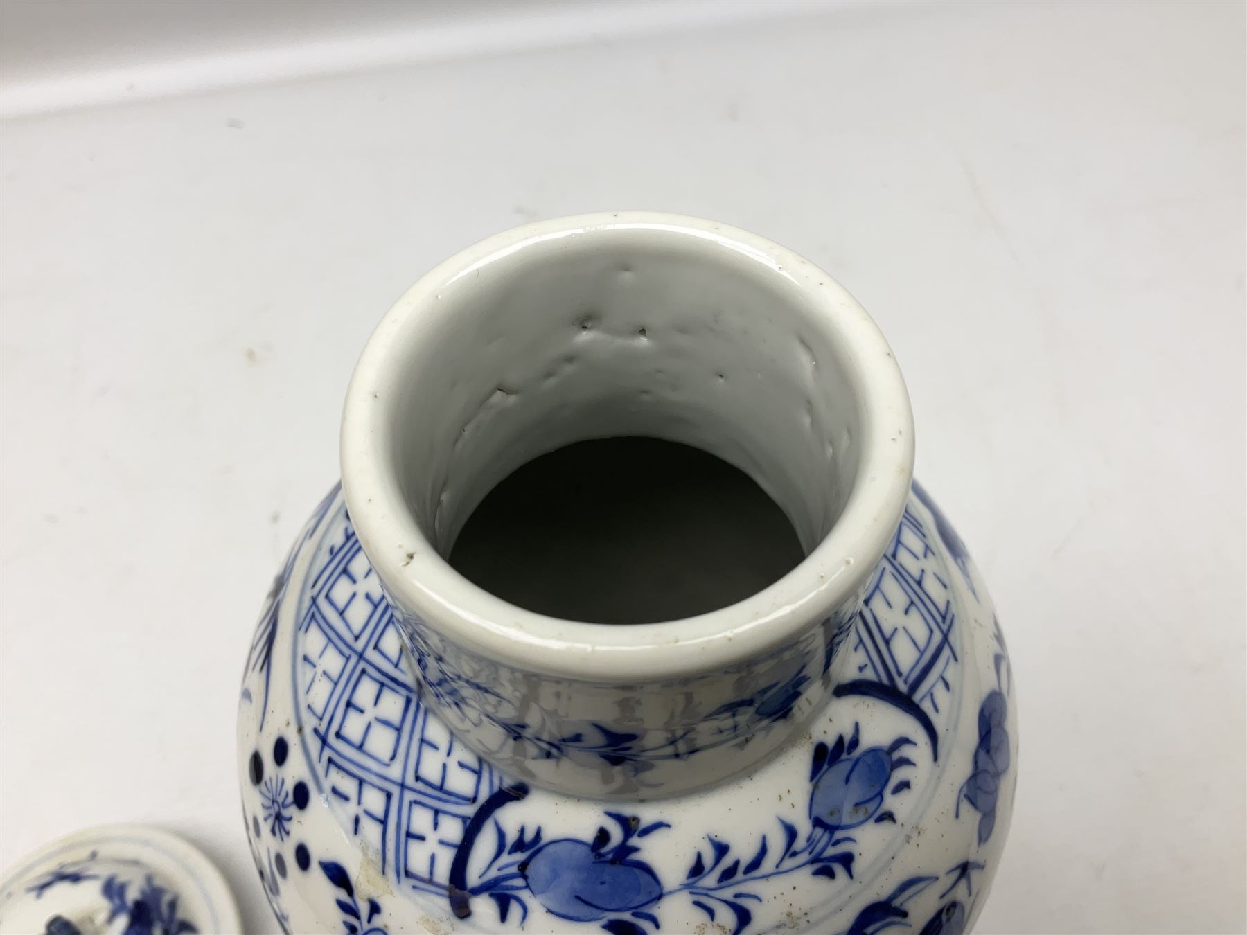 Chinese blue and white vase - Image 2 of 9