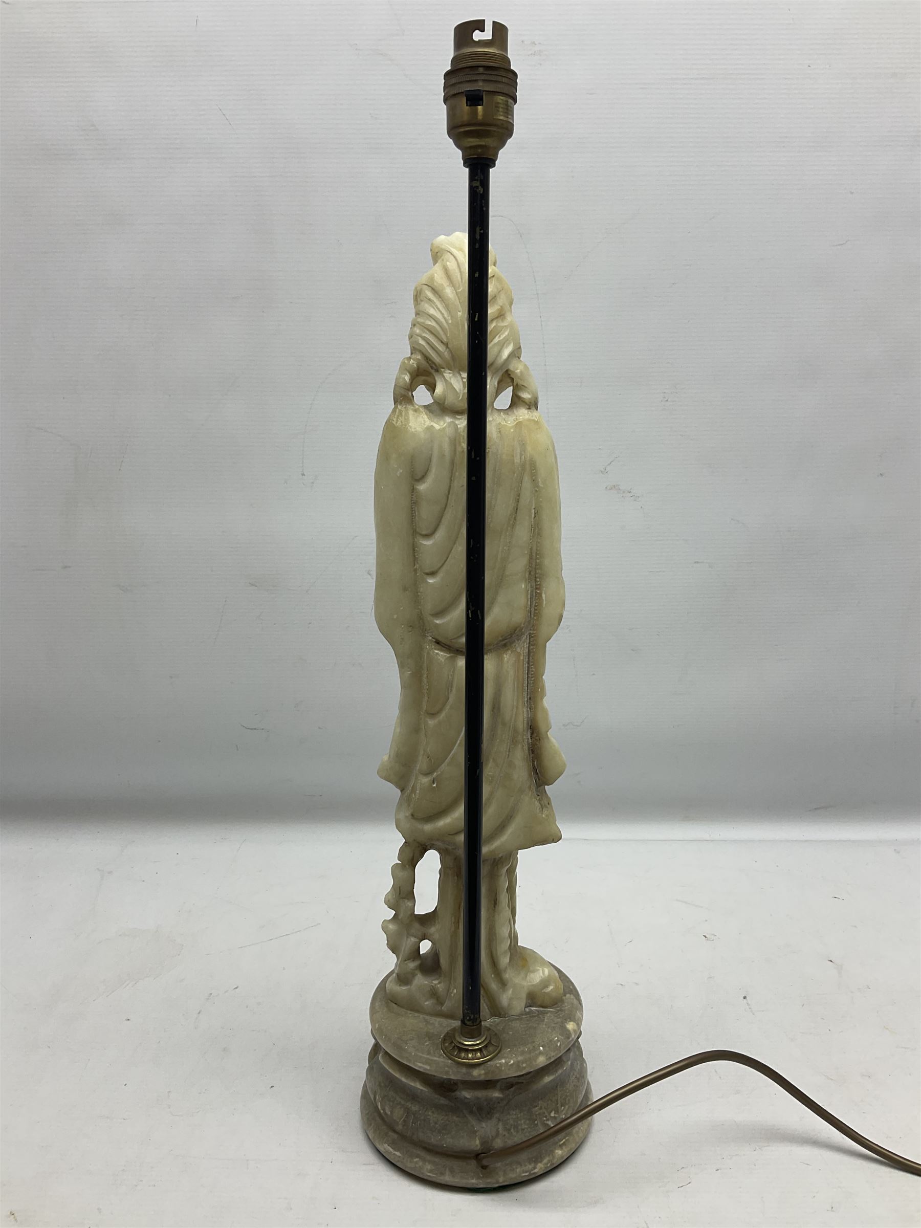 Carved soapstone lamp of Quan Yin on a lotus base - Bild 2 aus 15