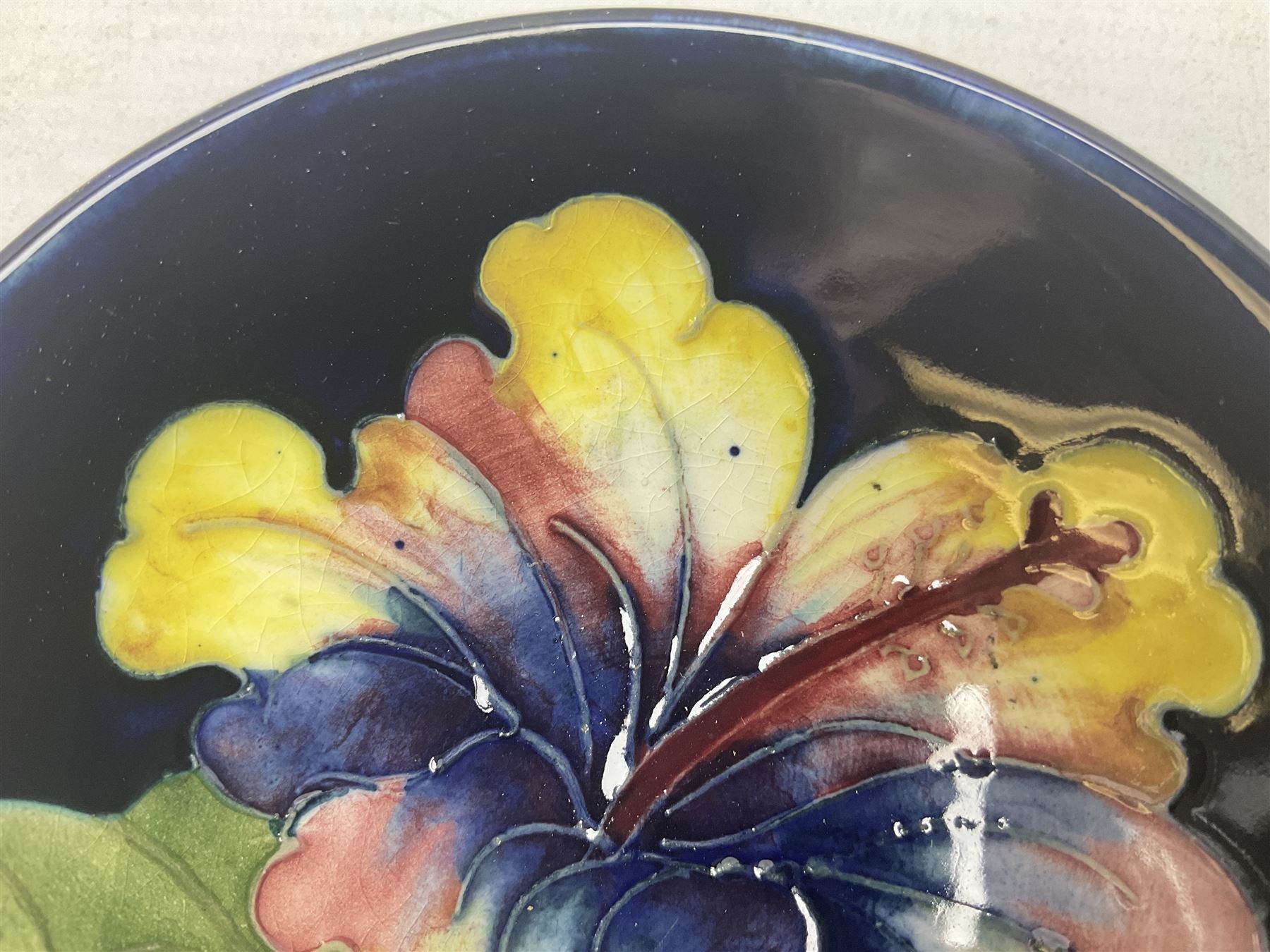 Moocroft small footed circular dish decorated in the Hibiscus pattern upon cobalt blue ground - Image 7 of 9