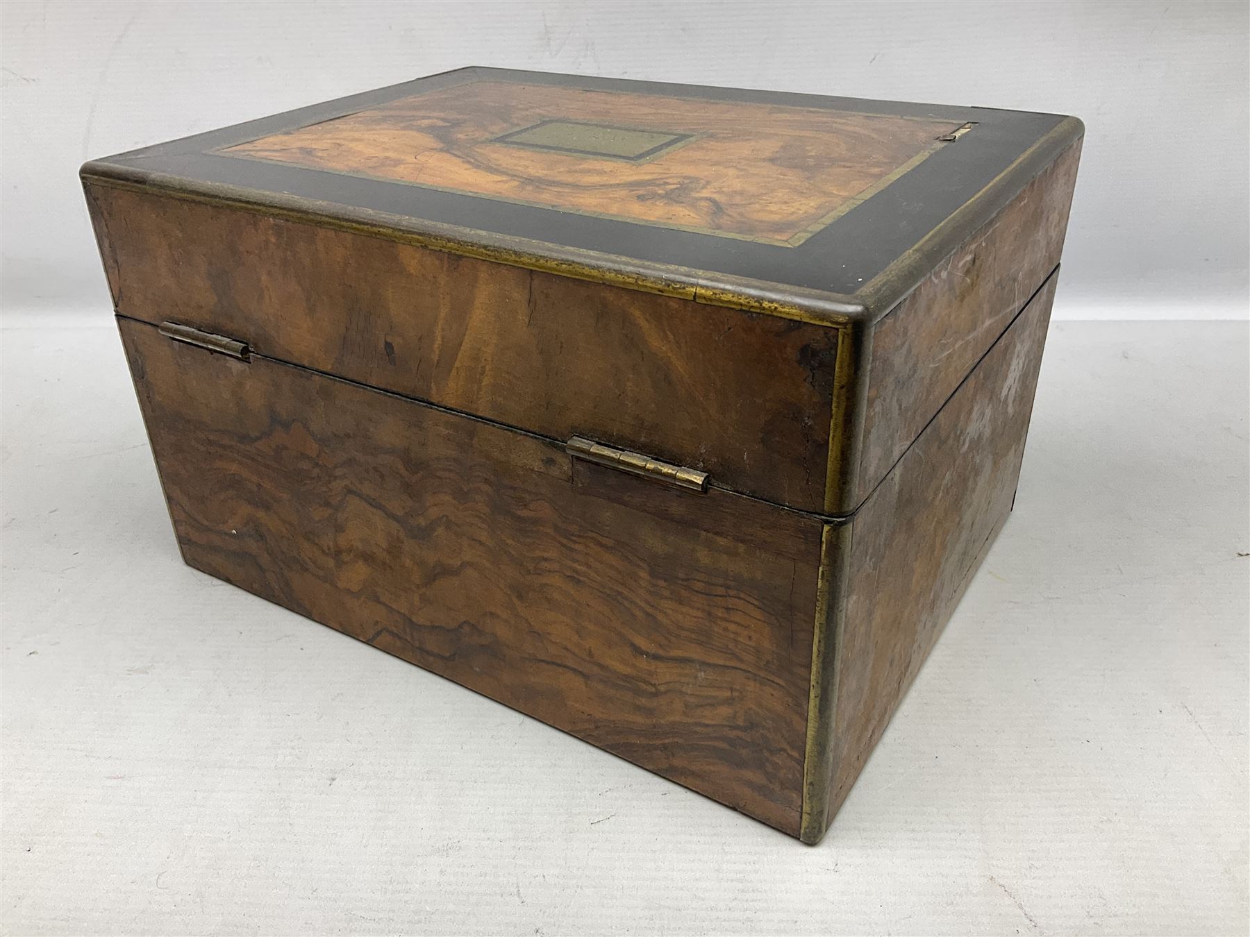 Victorian walnut vanity case with fitted interior - Image 16 of 19