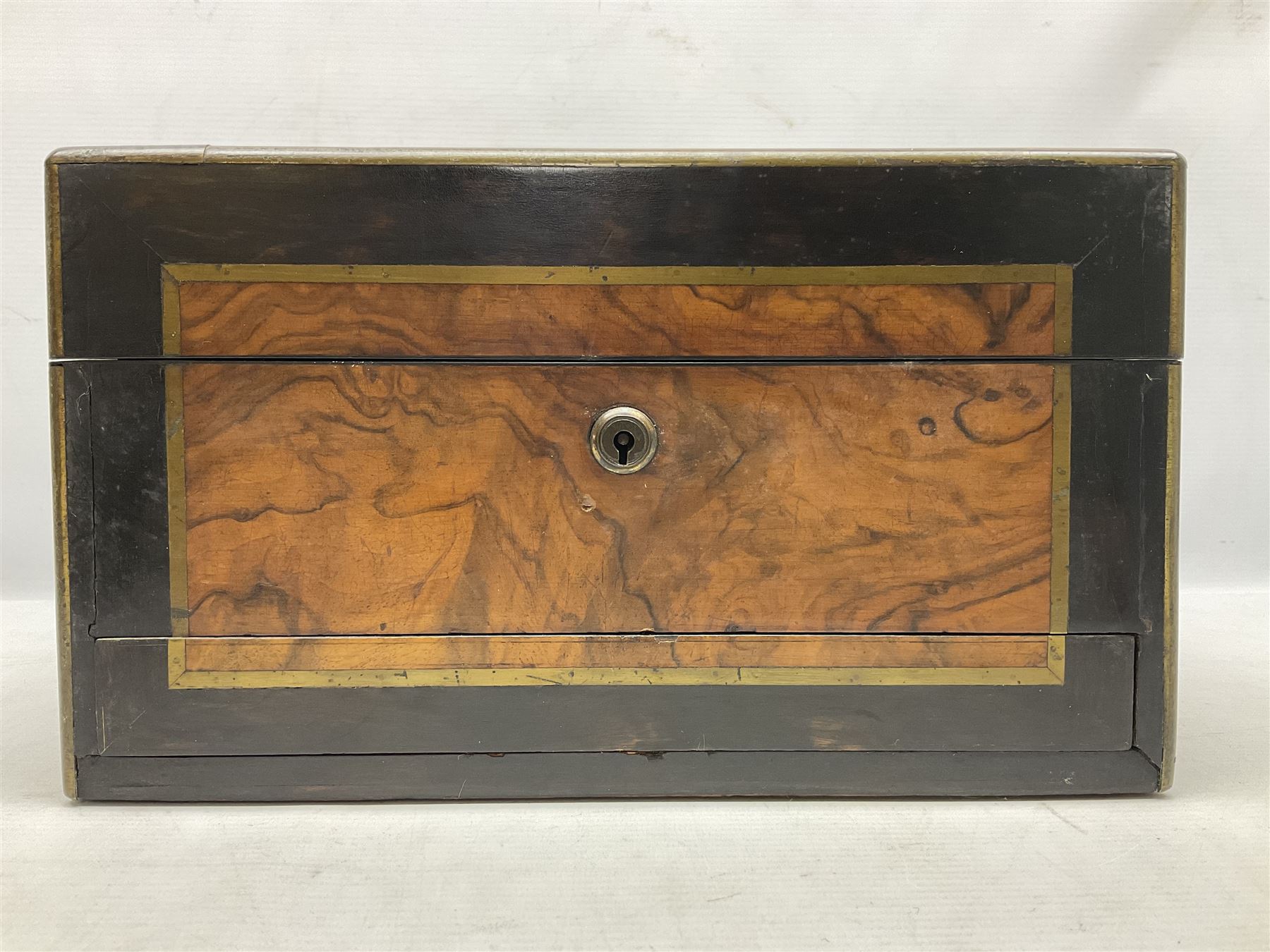Victorian walnut vanity case with fitted interior - Image 4 of 19