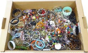 Collection of assorted costume jewellery