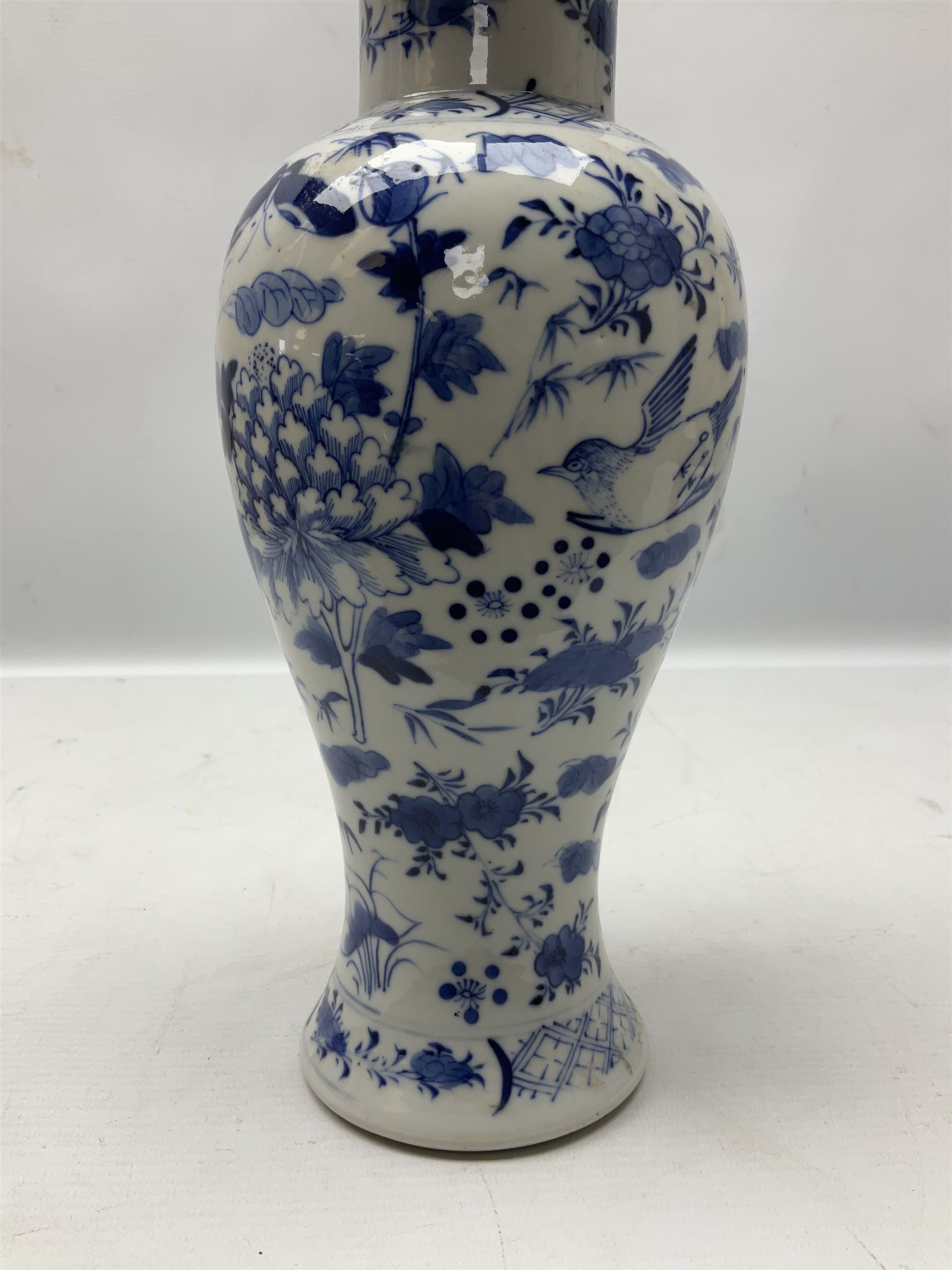 Chinese blue and white vase - Image 6 of 9