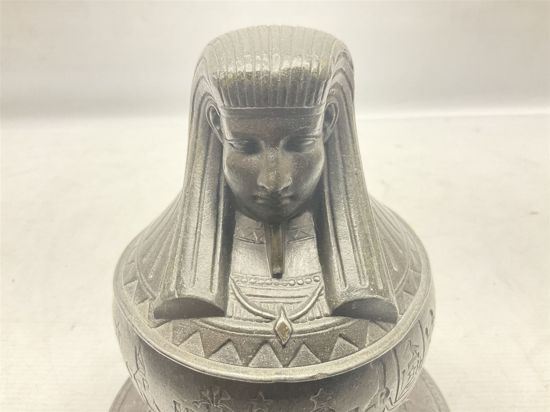 Early 20th century metal Egyptian Revival type canopic jar and cover on stand - Bild 2 aus 9