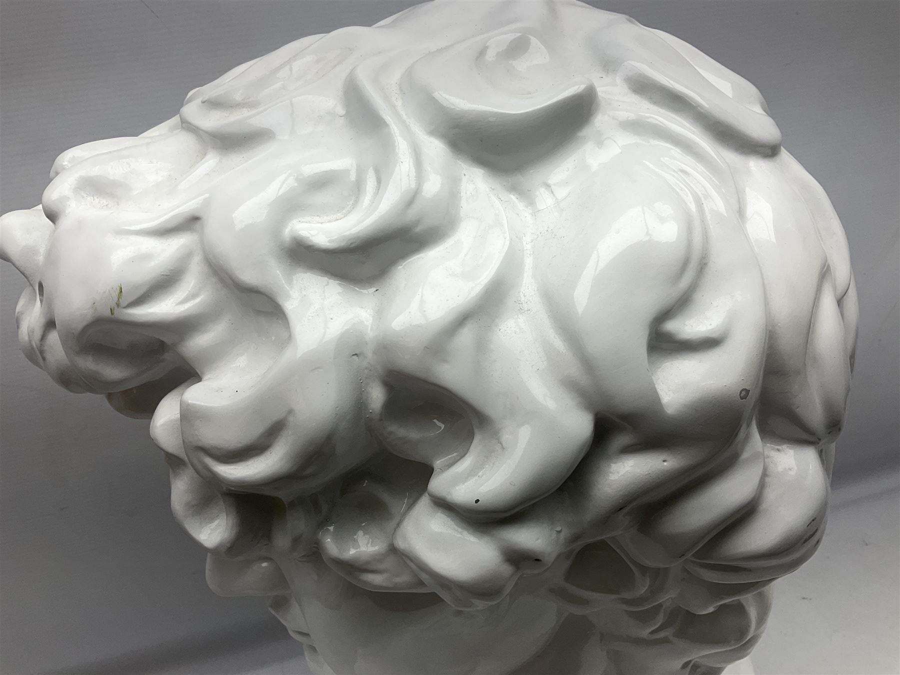 Large bust of Michelangelo's David in glossy white finish - Image 4 of 10