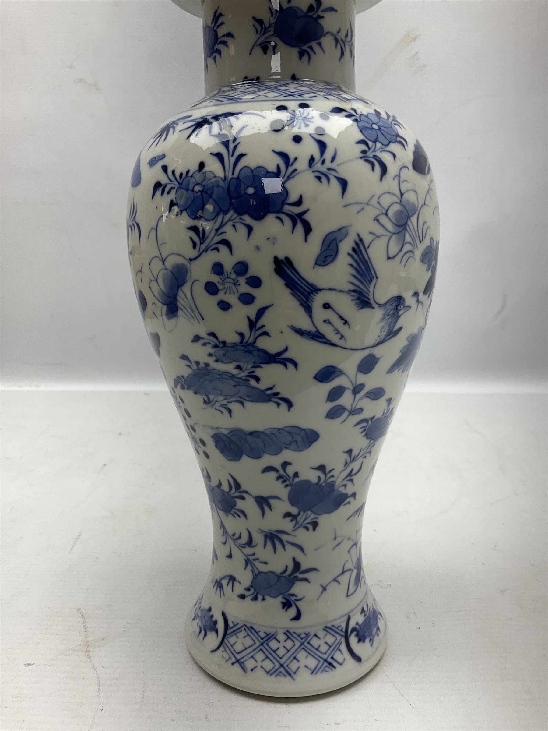 Chinese blue and white vase - Image 4 of 9