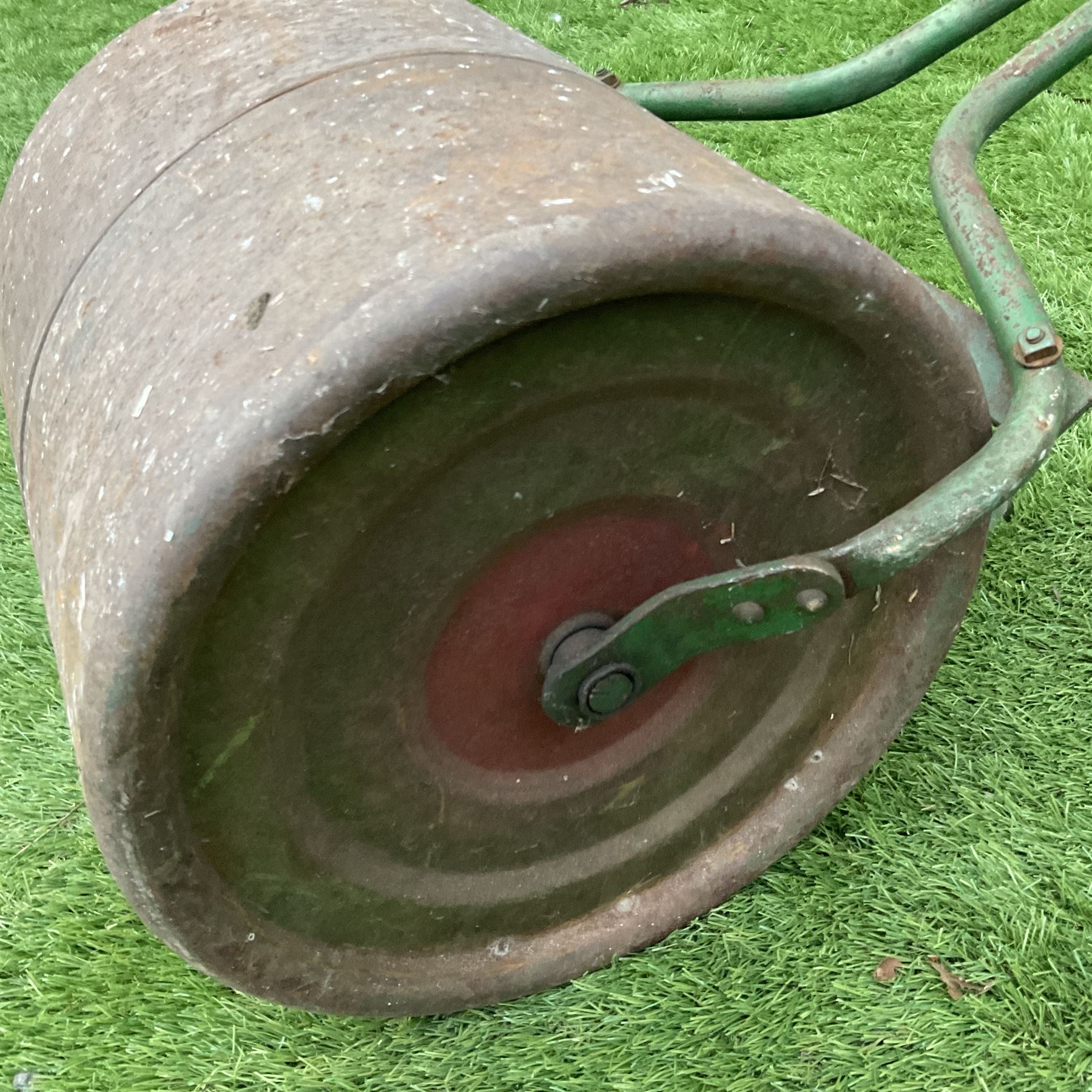 Little Giant - small cast iron garden roller - Image 2 of 4