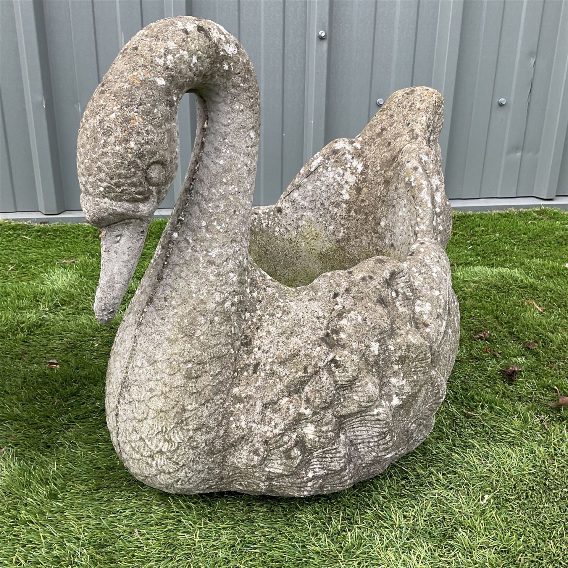 Cast stone swan planter and cast stone planter - Image 4 of 4