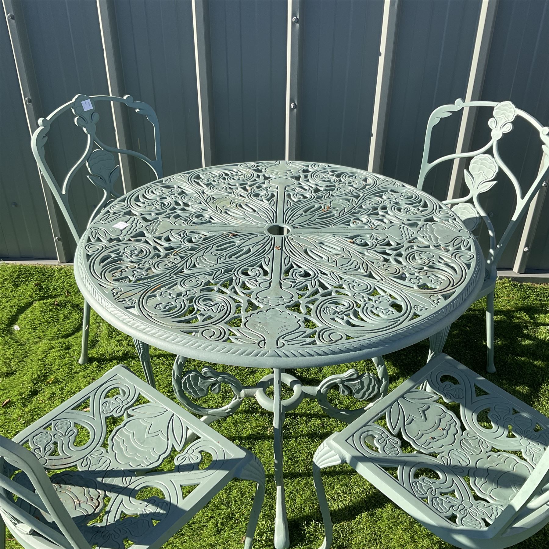 Painted cast aluminium circular garden table - Image 3 of 4