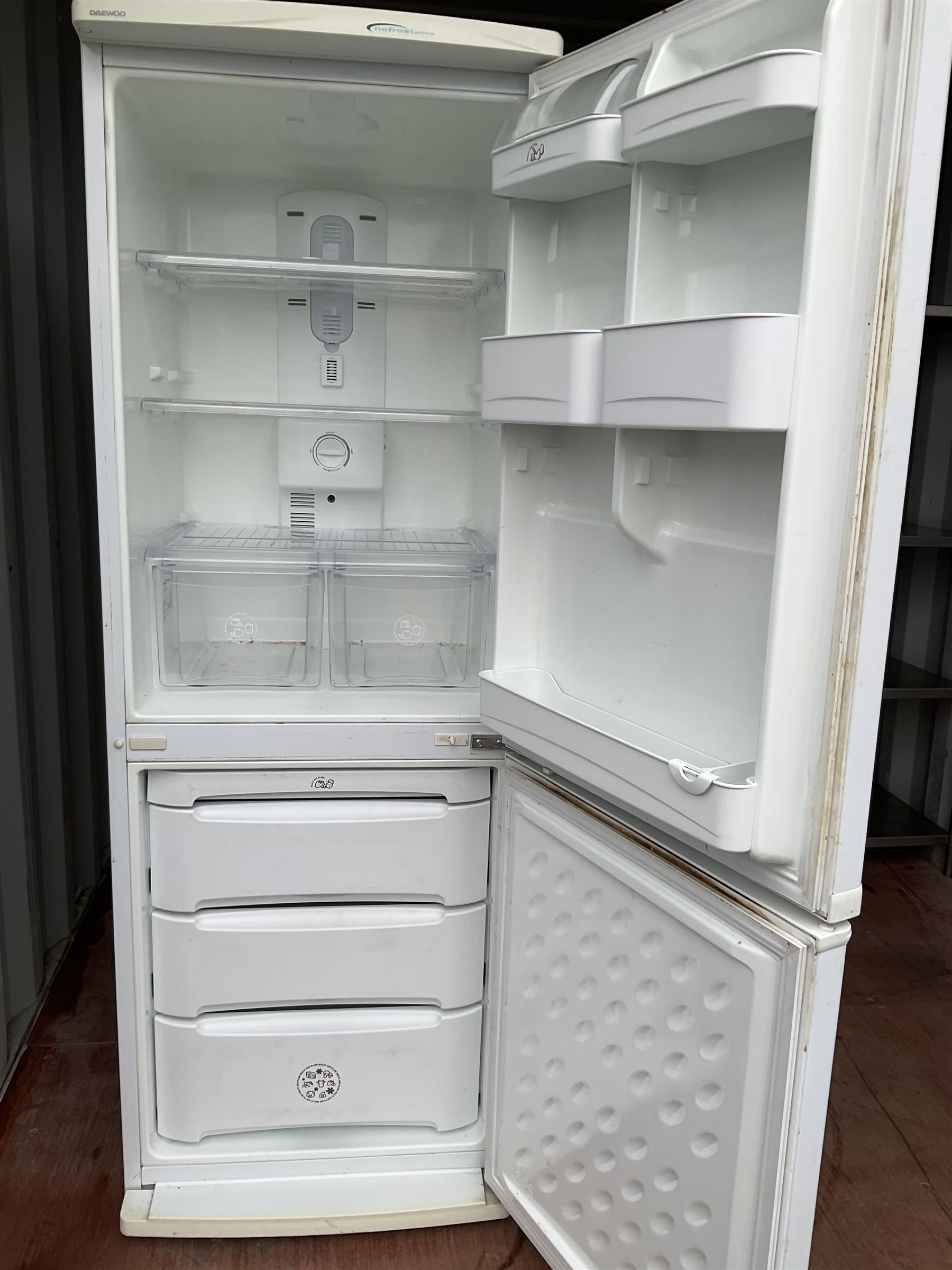 Daewoo Nofrost Multi-Flow fridge freezer - Image 2 of 3