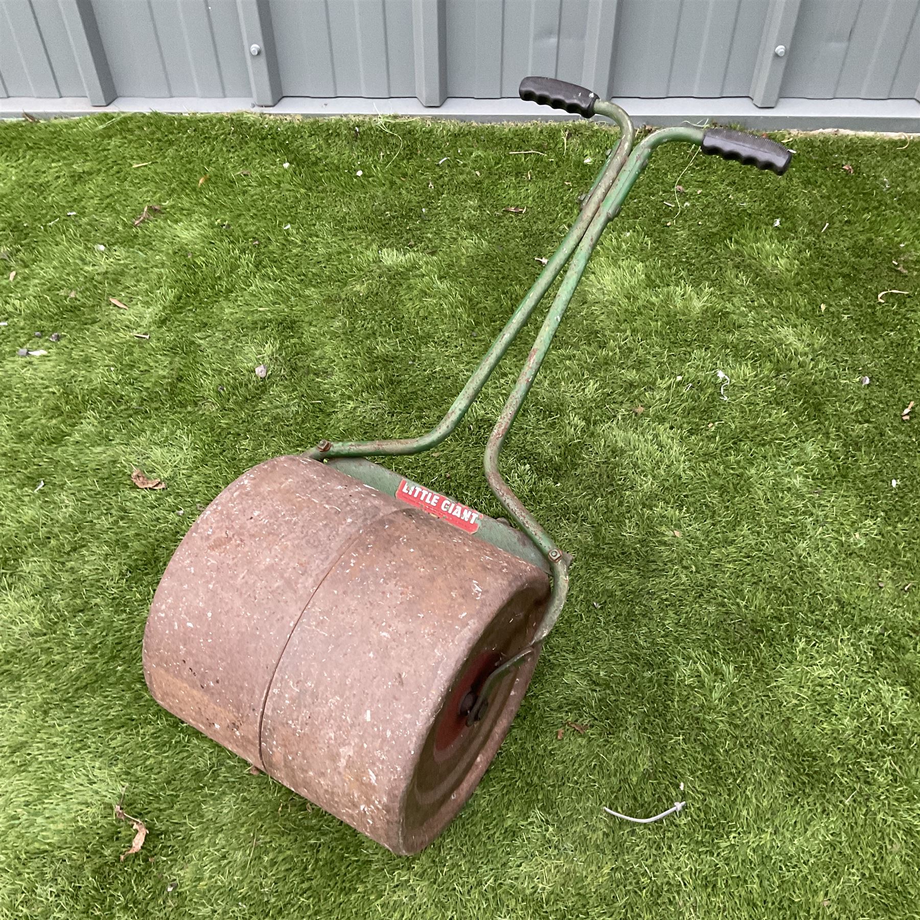 Little Giant - small cast iron garden roller