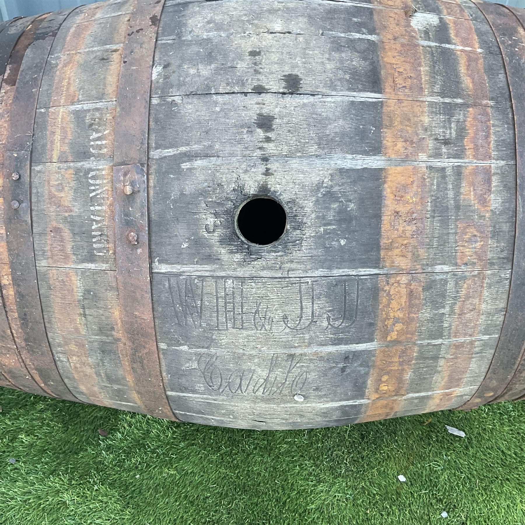 Two metal bound Whiskey barrels - THIS LOT IS TO BE COLLECTED BY APPOINTMENT FROM DUGGLEBY STORAGE - Image 2 of 5