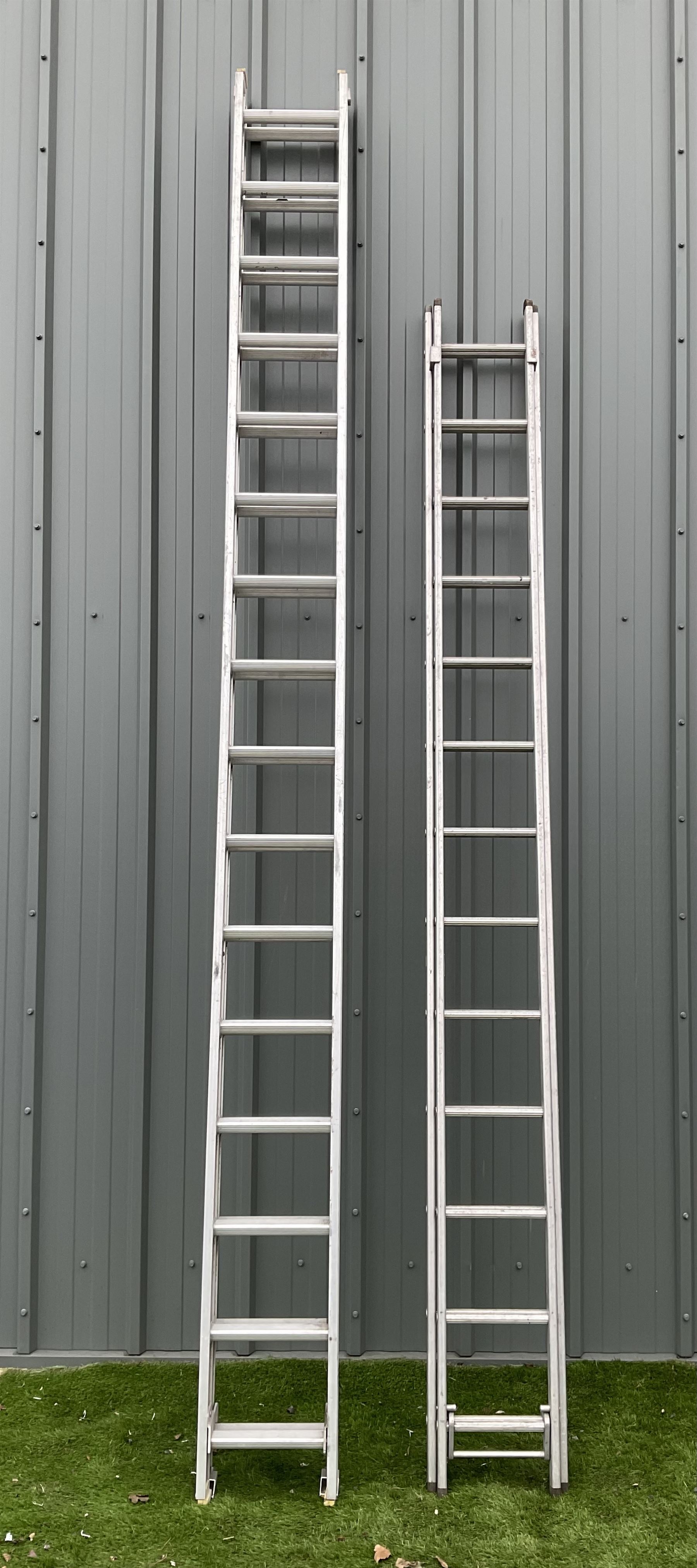 Aluminium extending ladders (4m closed) with another aluminium ladders (330cm closed)