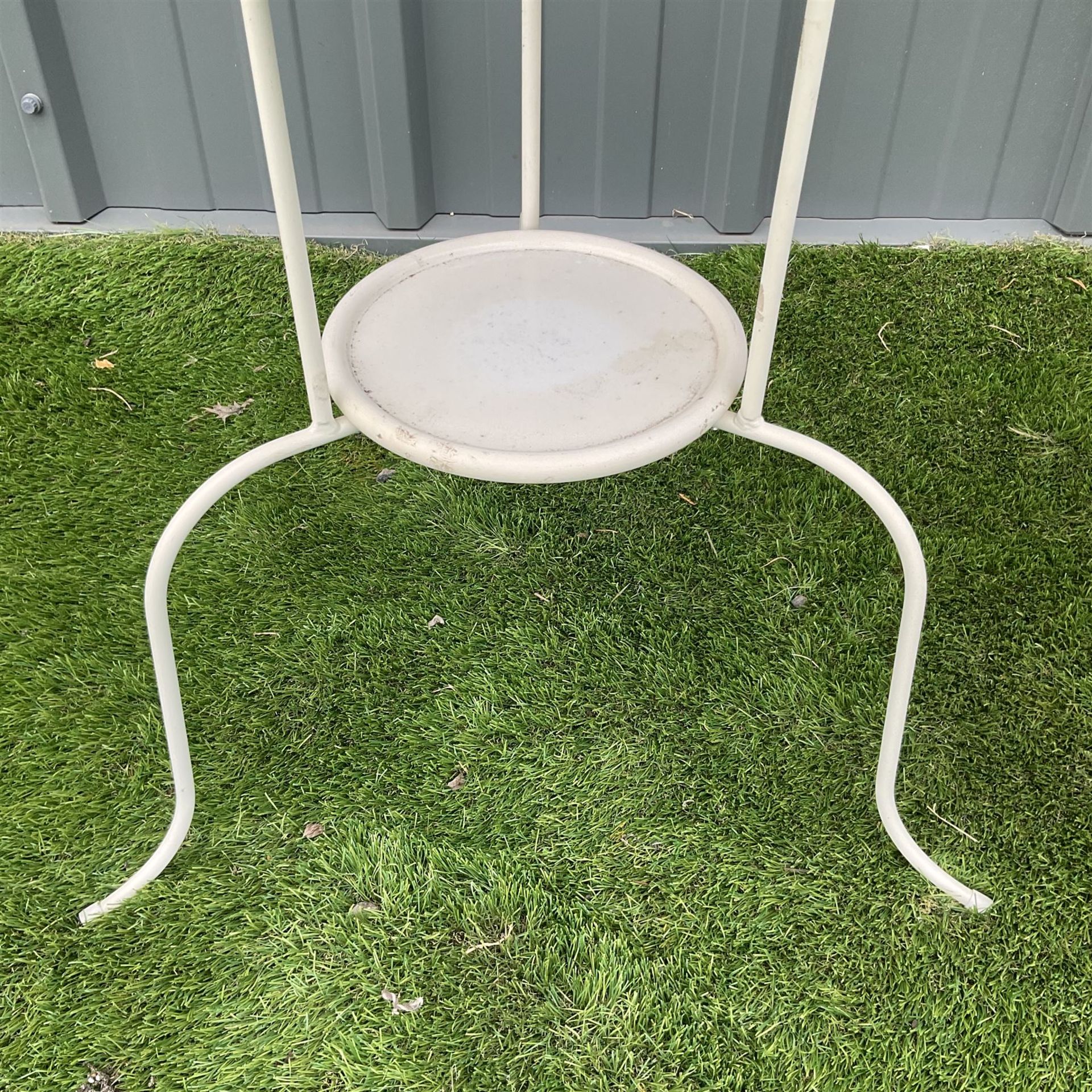 Two circular painted metal tables - THIS LOT IS TO BE COLLECTED BY APPOINTMENT FROM DUGGLEBY STORAG - Image 3 of 3