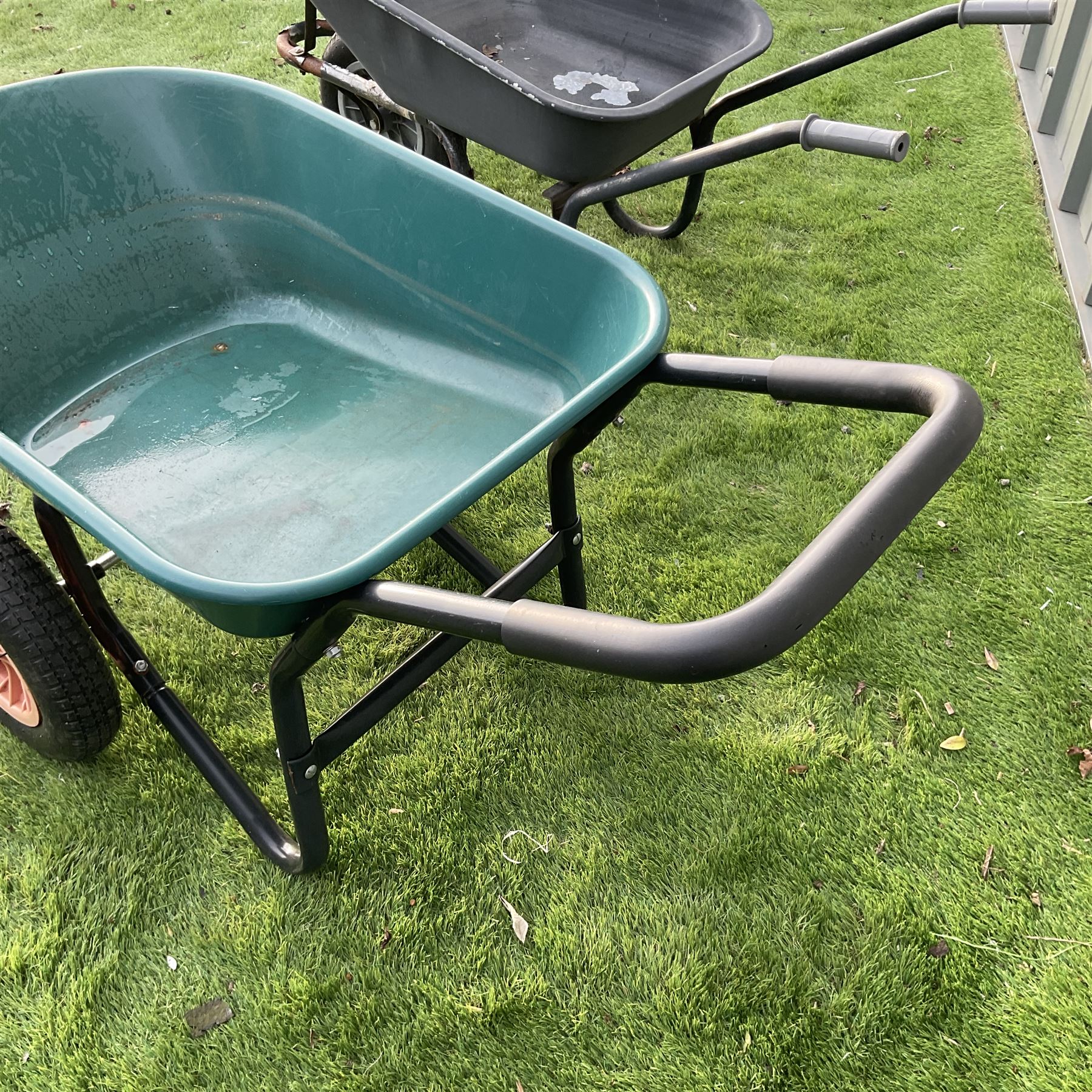 Pair of single and two tire metal wheelbarrows - Image 5 of 6