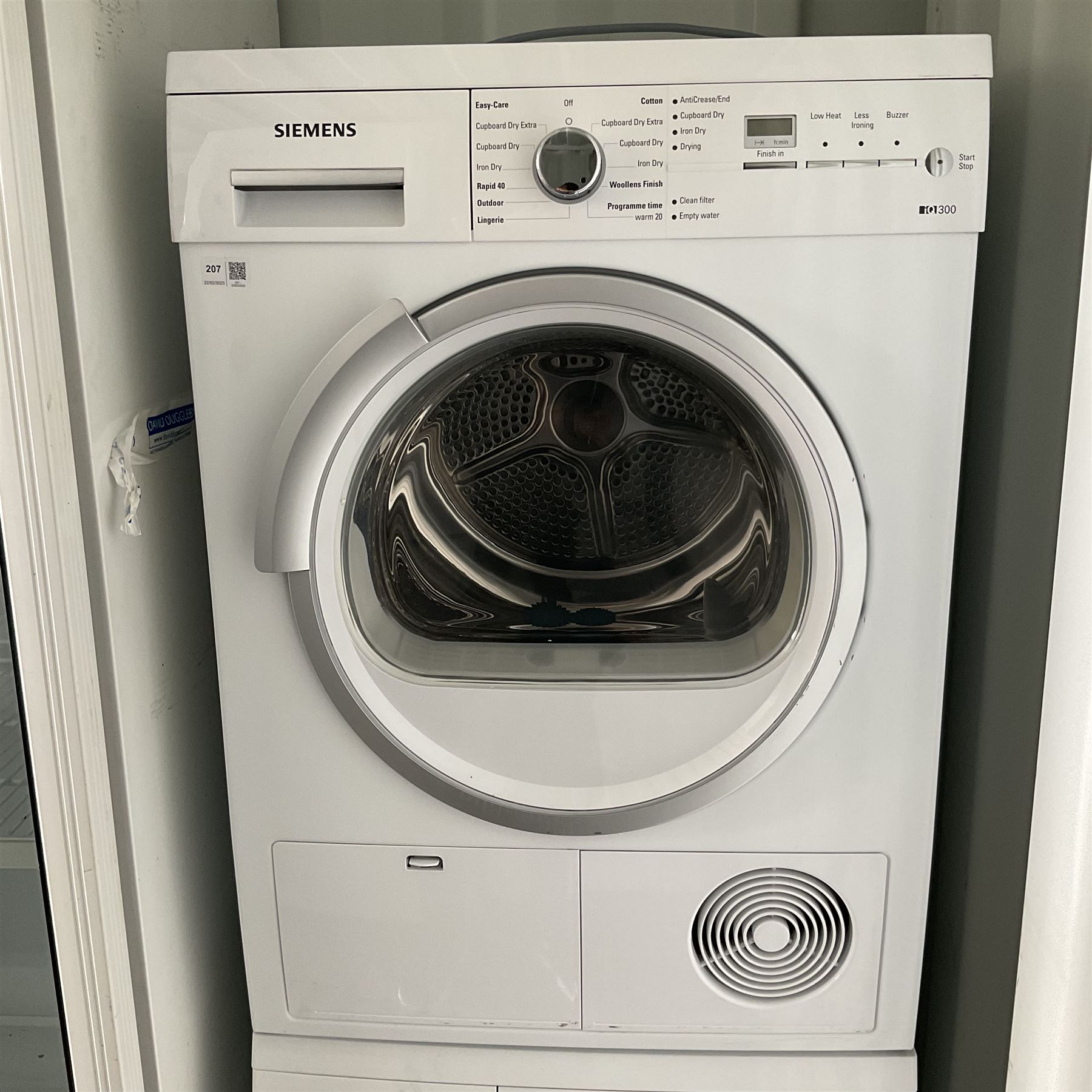 Siemens IQ300 condenser tumble dryer