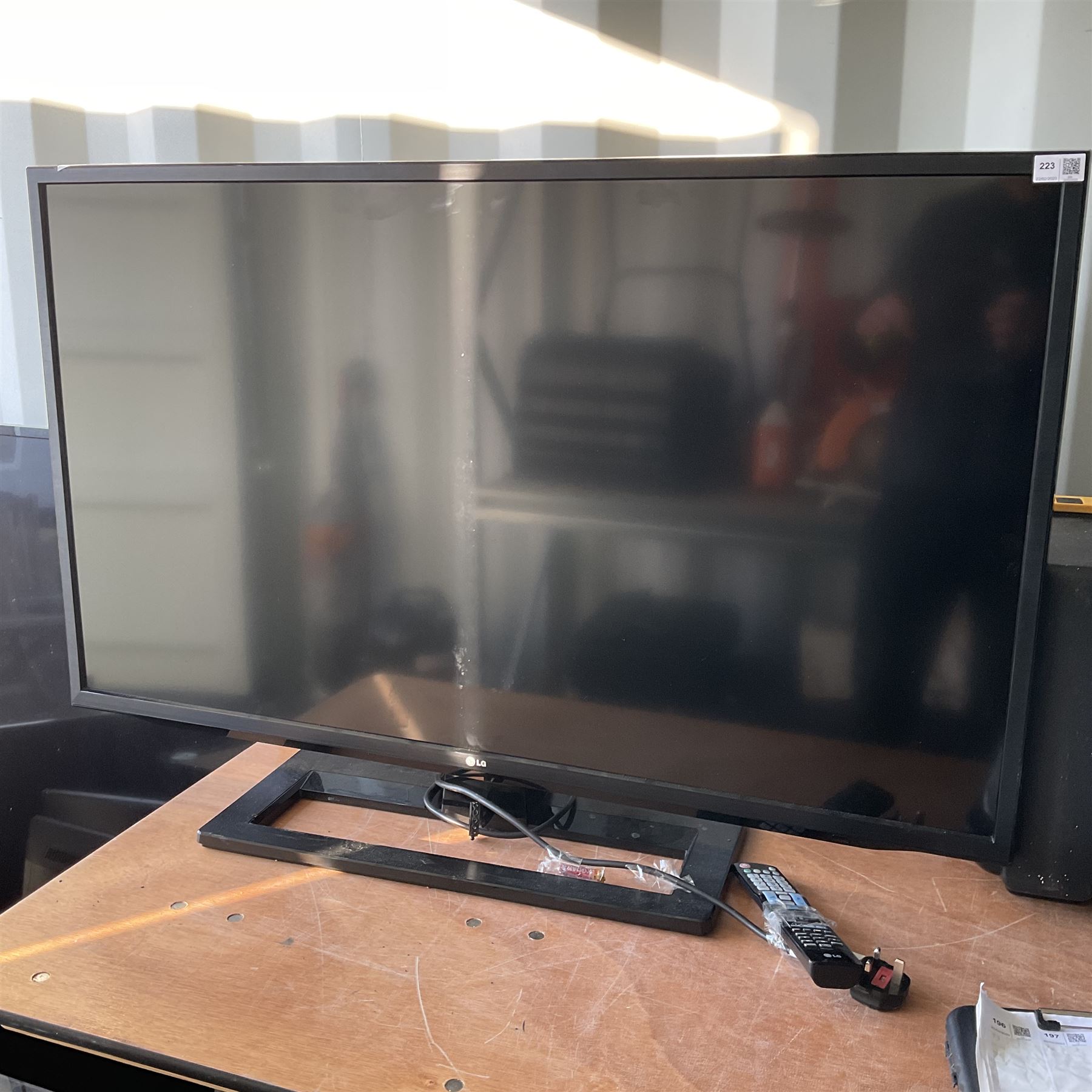 LG 47LW540U 47� TV with remote