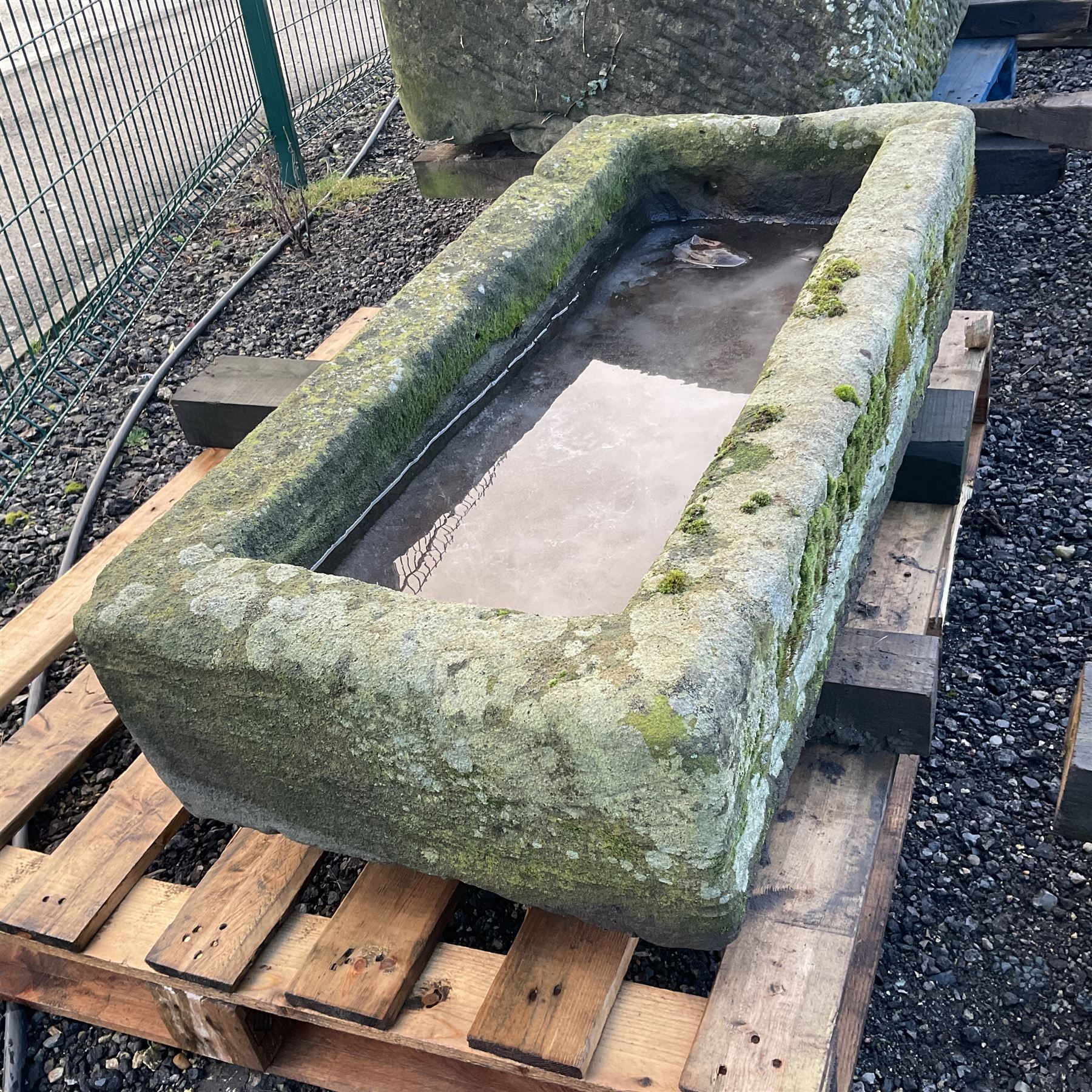 19th century shallow stone trough - Image 3 of 3