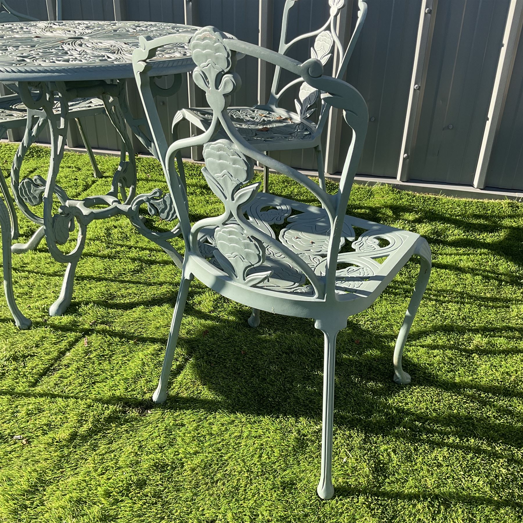 Painted cast aluminium circular garden table - Image 4 of 4
