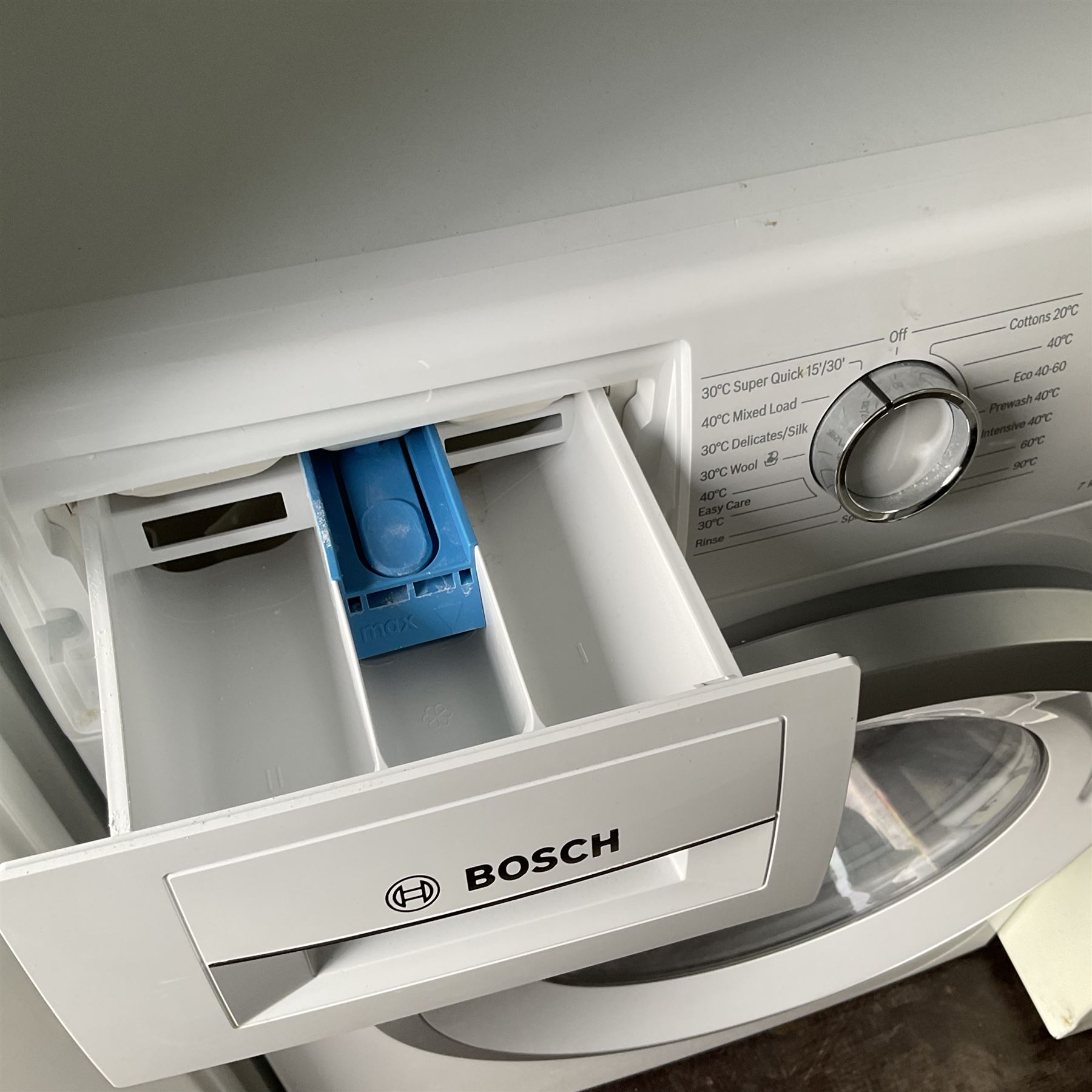 Bosch Serie 4 EcoSilence Drive 7kg washing machine - Image 3 of 4