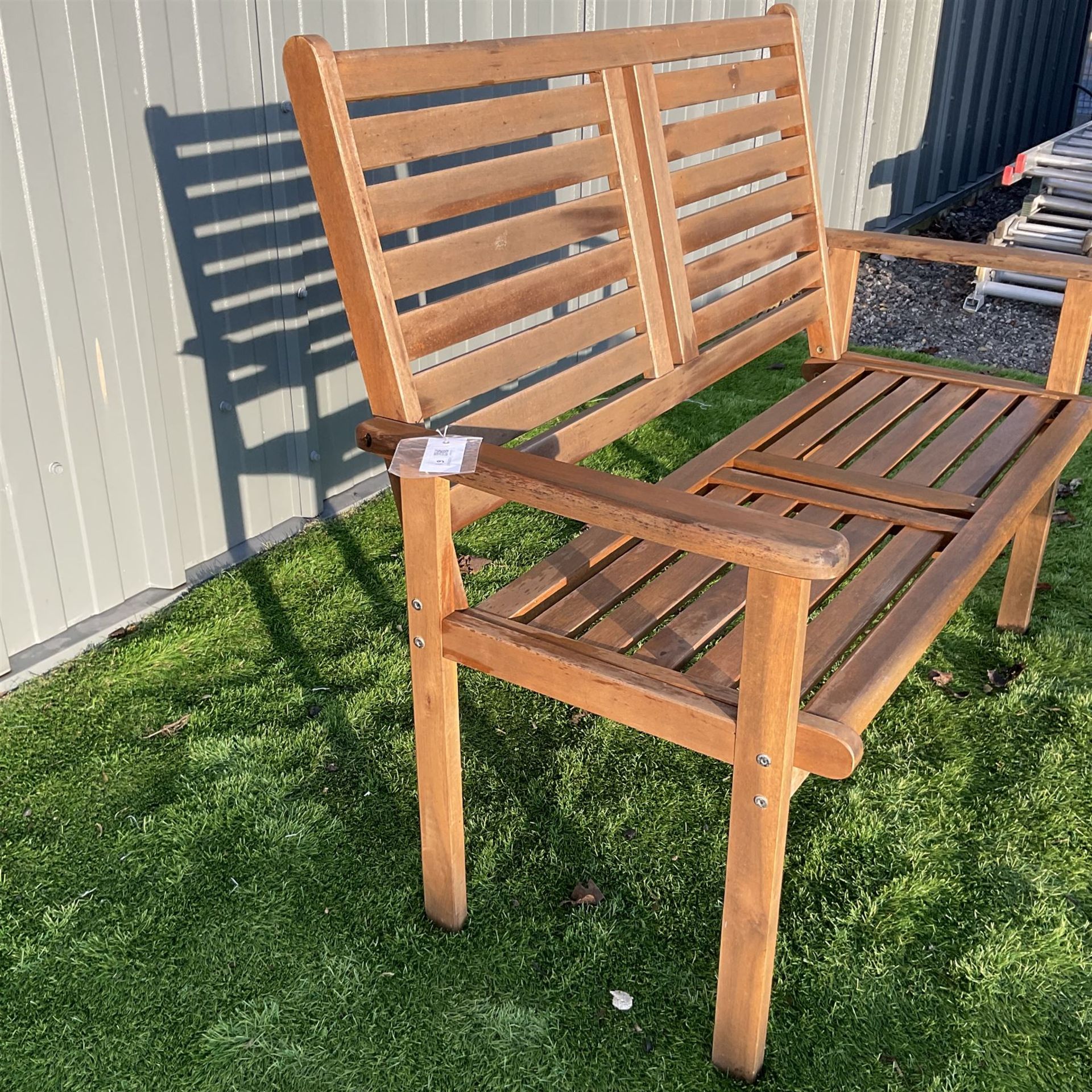 Teak garden bench - THIS LOT IS TO BE COLLECTED BY APPOINTMENT FROM DUGGLEBY STORAGE - Bild 3 aus 3