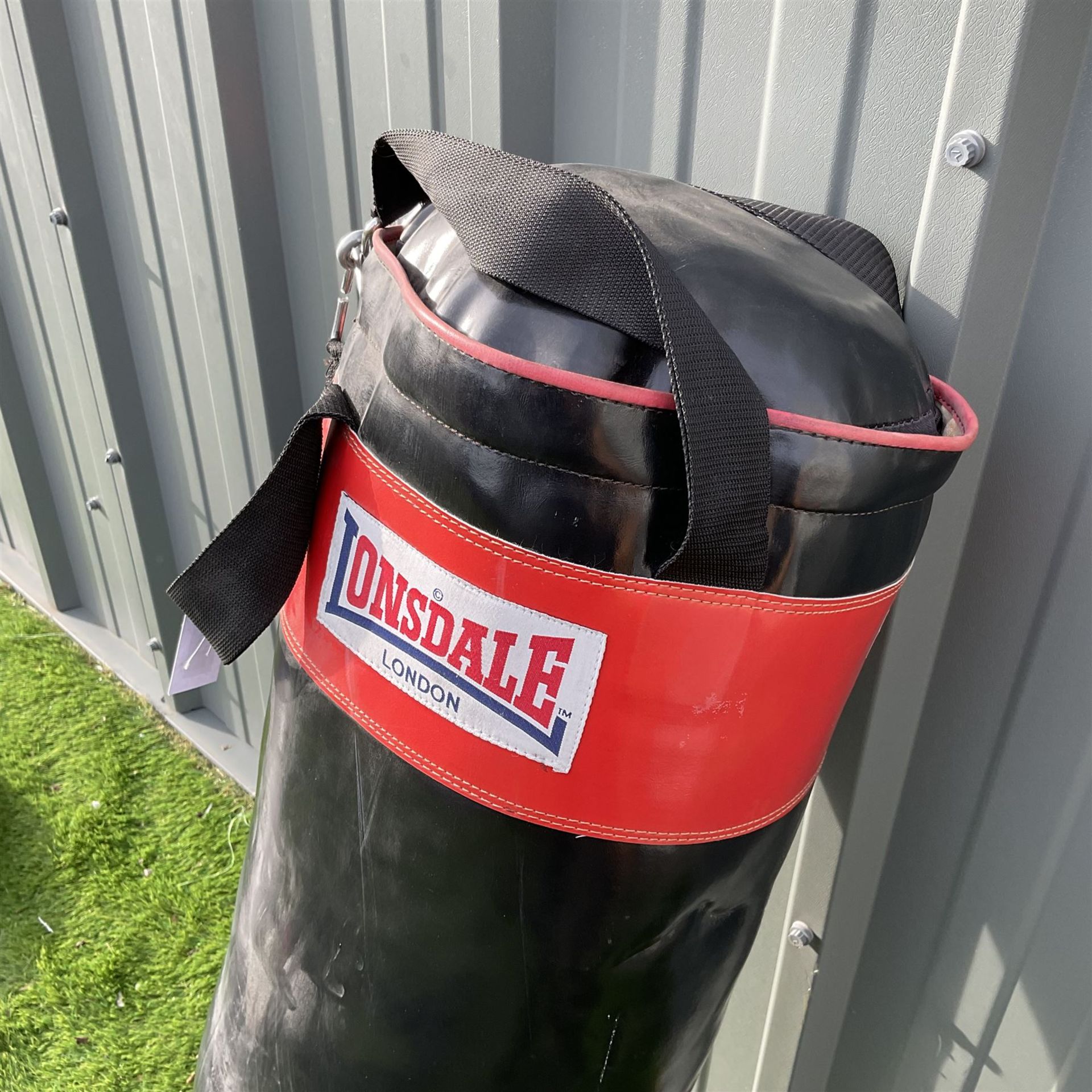 Lonsdale punch bag with metal stand - THIS LOT IS TO BE COLLECTED BY APPOINTMENT FROM DUGGLEBY STORA - Image 4 of 4