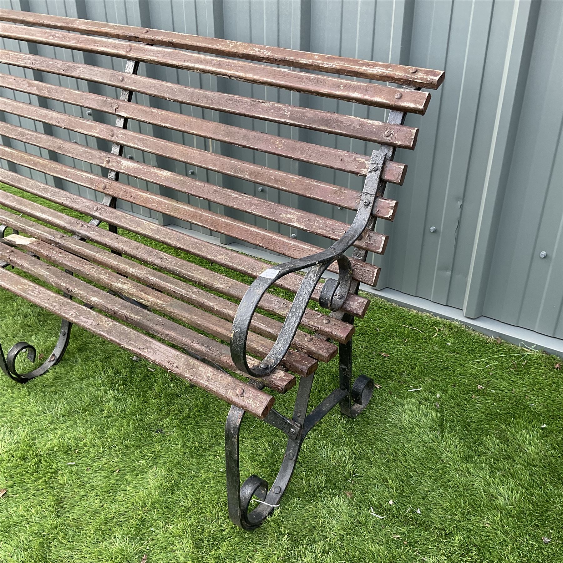 Metal and wood slatted garden bench - Image 2 of 4