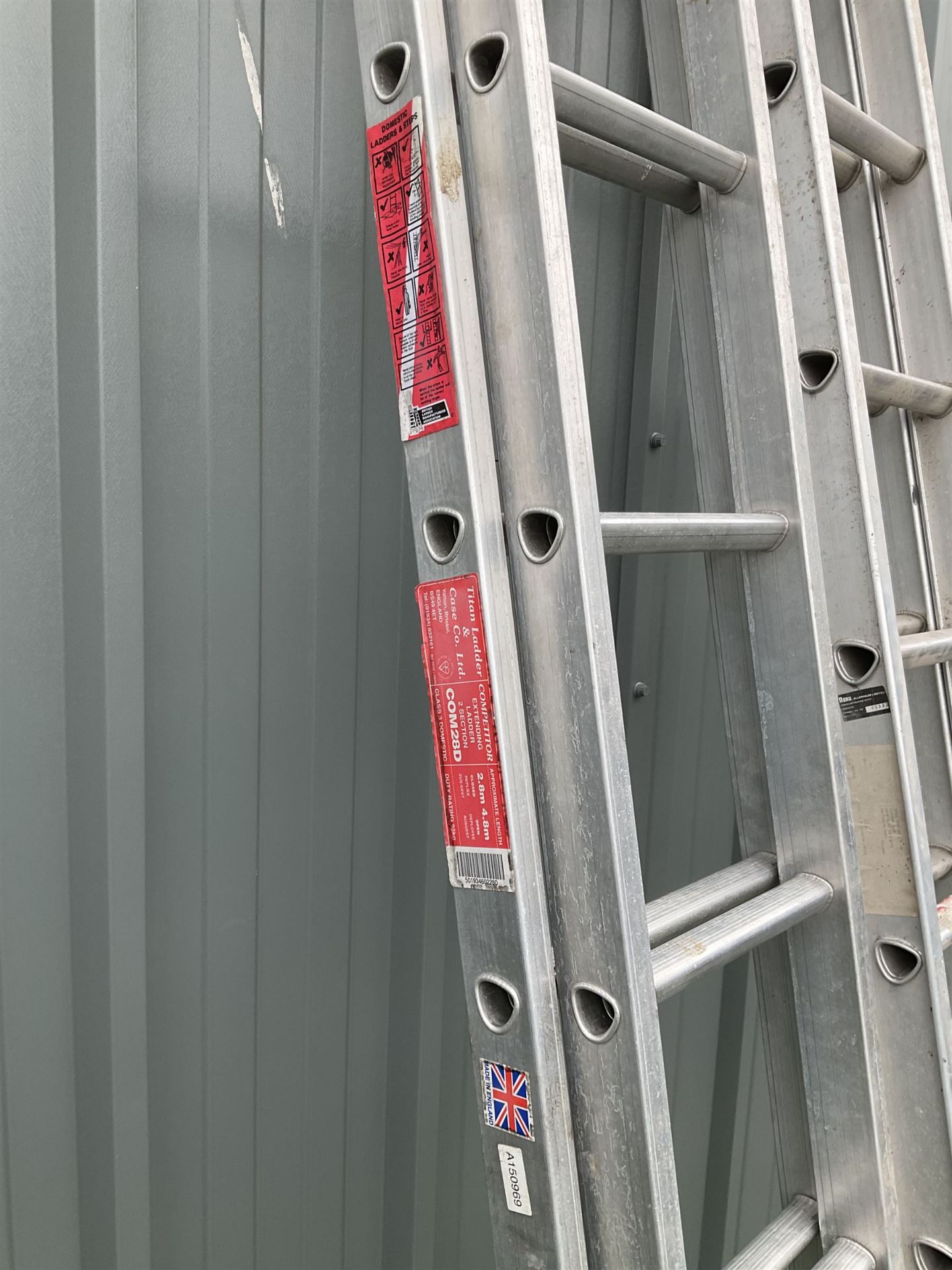 Pair of aluminium extending ladders - Image 3 of 3