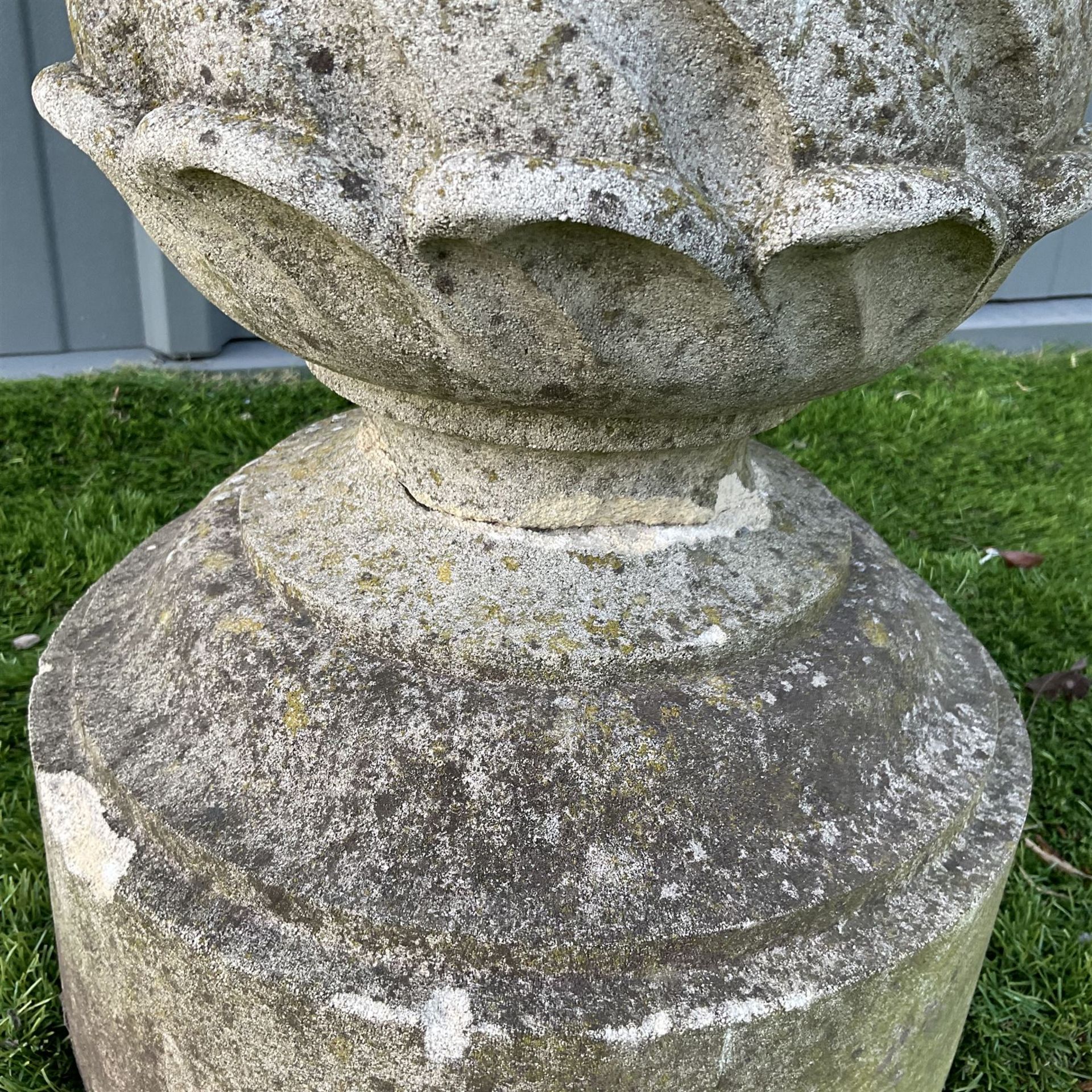 Haddon stone bird bath sundial - Image 3 of 4