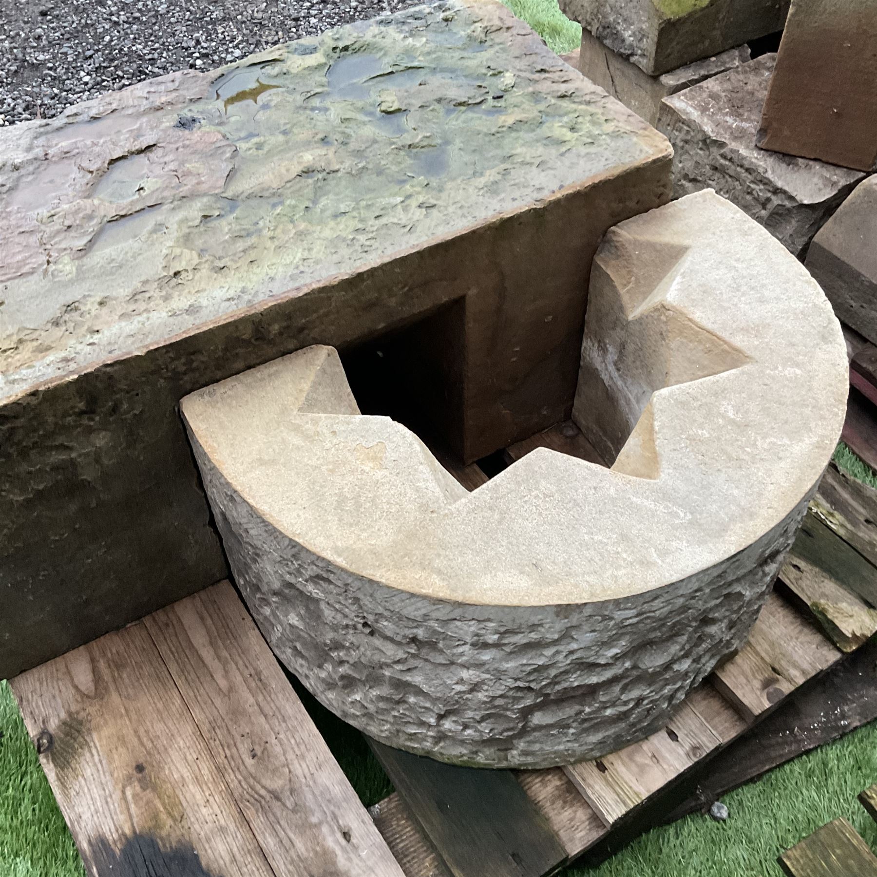 Two 18th/19th century carved stone windows - THIS LOT IS TO BE COLLECTED BY APPOINTMENT FROM DUGGLEB - Image 4 of 6