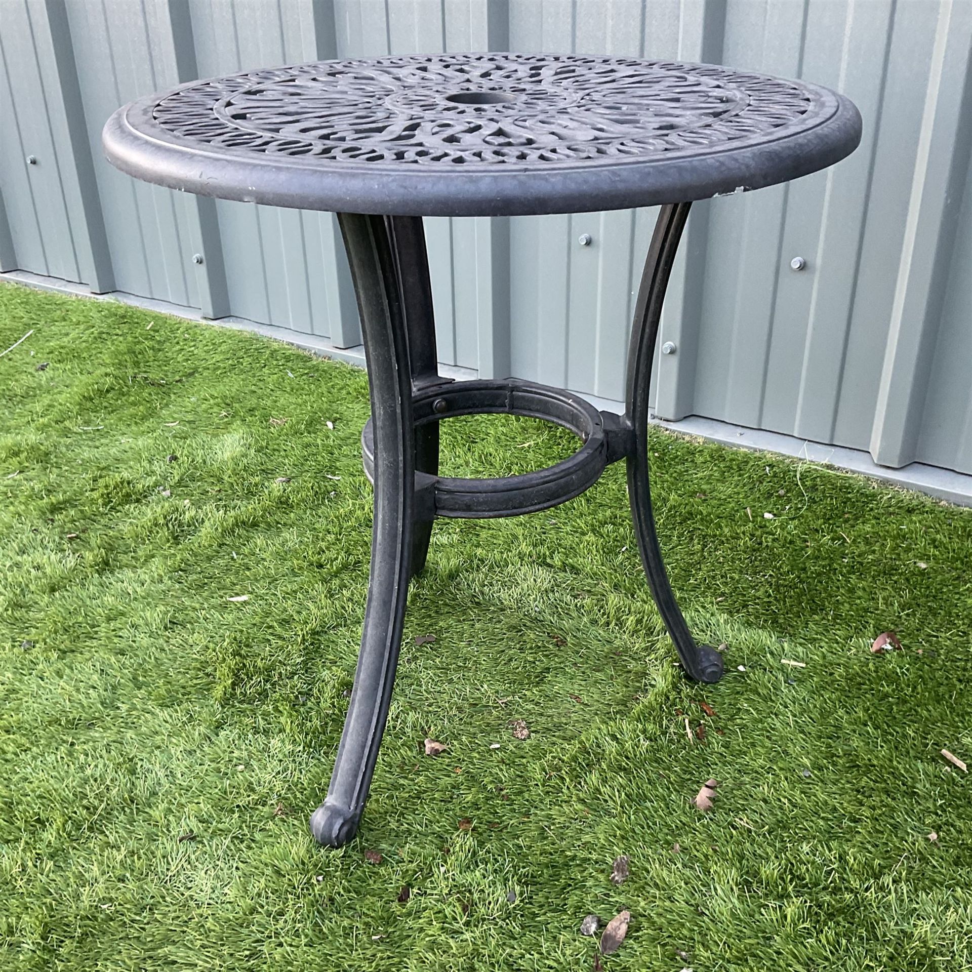 Cast aluminium circular garden table painted in black - Image 2 of 4