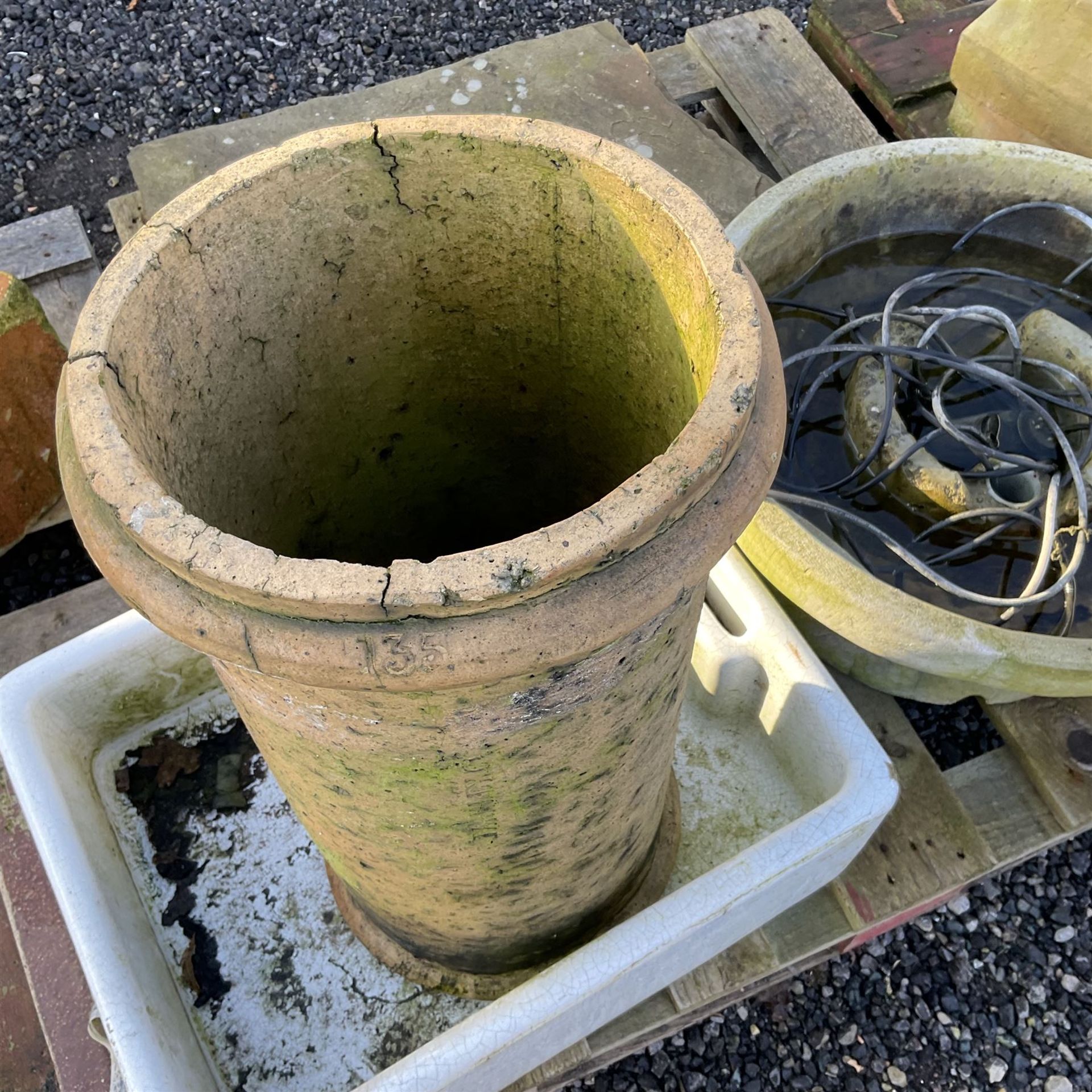 Garden fountain with white glazed sink - Image 4 of 5